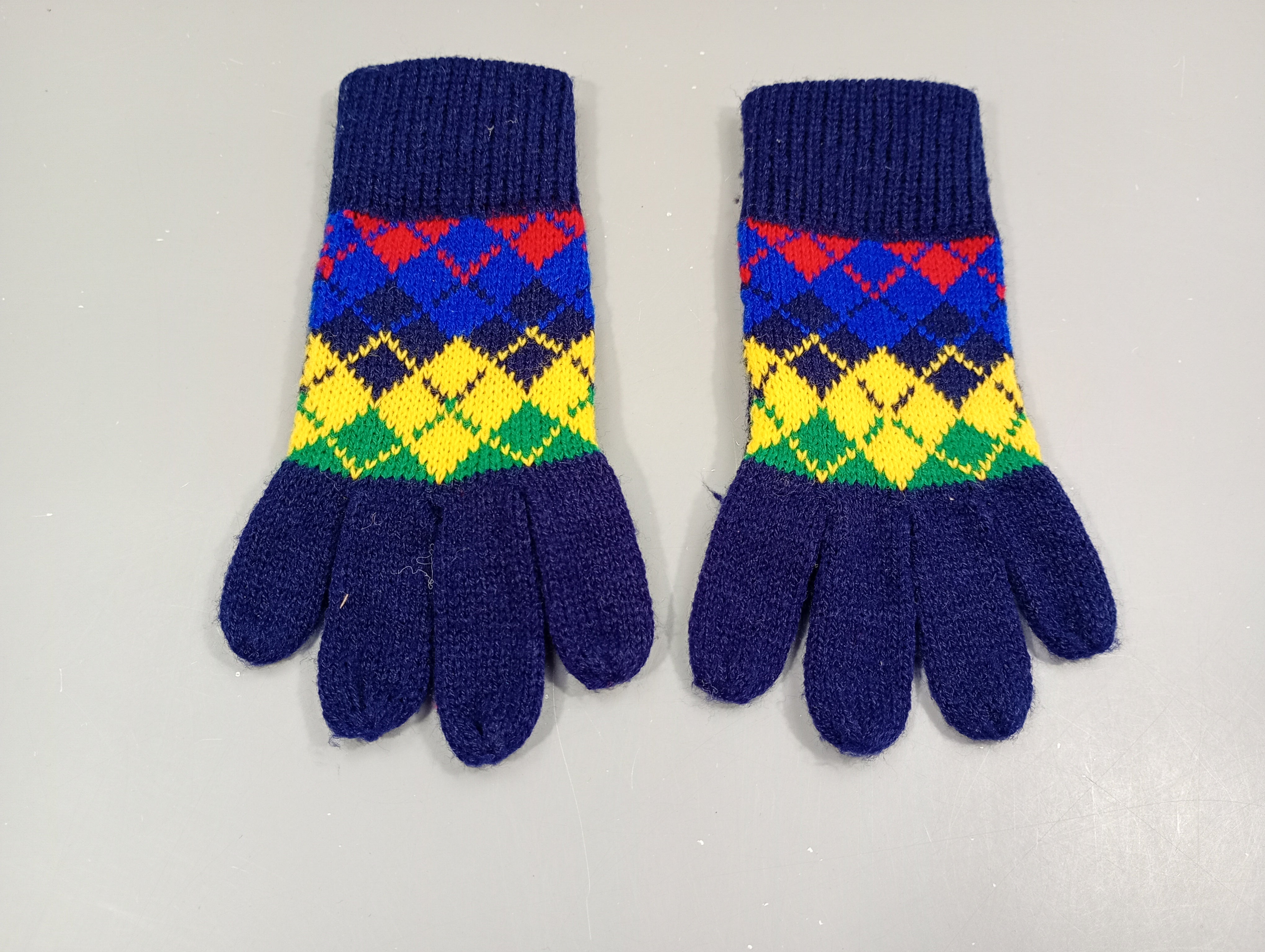 Gants bleu marine, motifs colorés, pas de taille indiquée estimée 6a