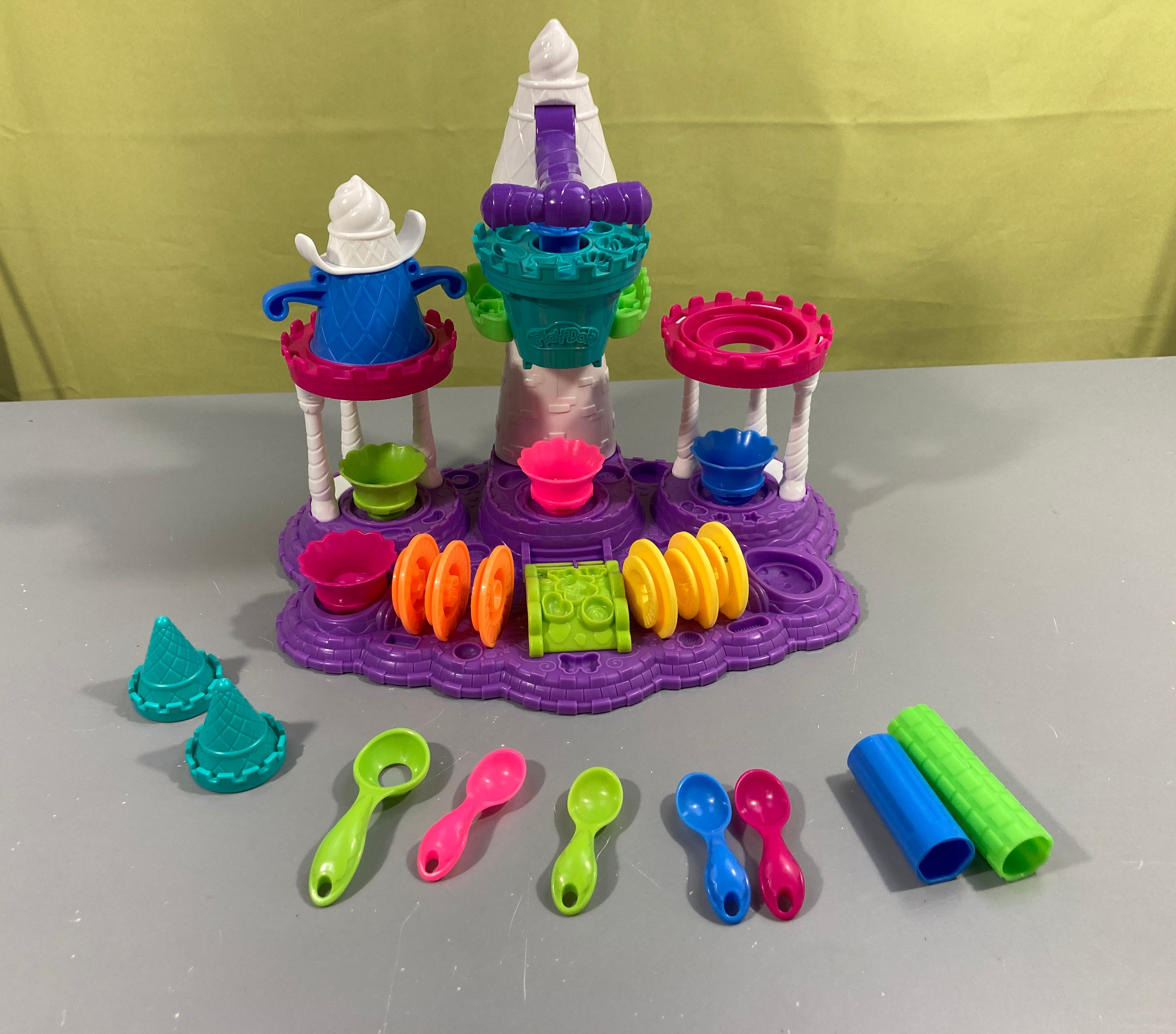 Le royaume des glaces, Play-Doh, incomplet, vendu tel que sur la photo