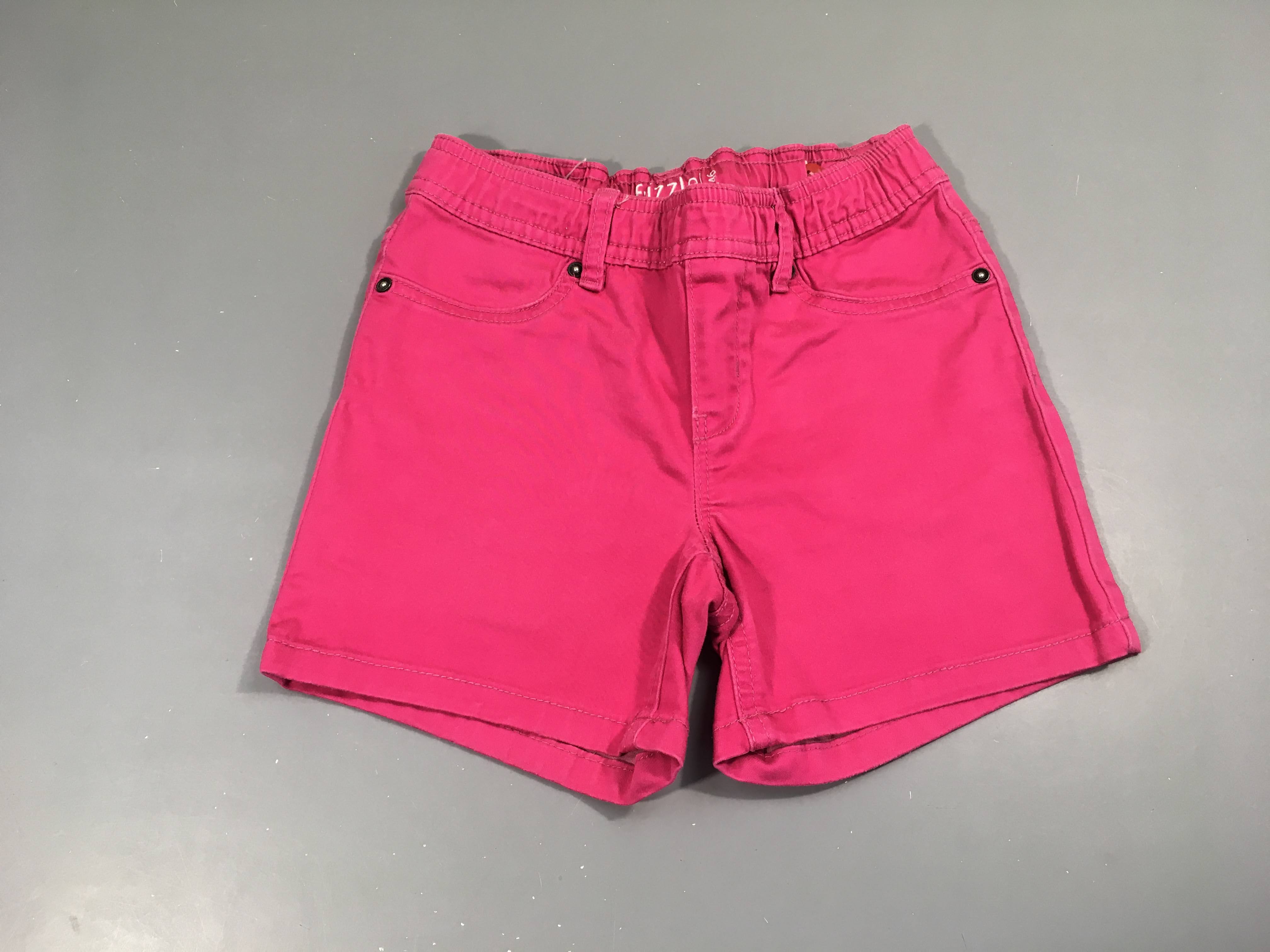 Short toile rose vif, arrière bouloché