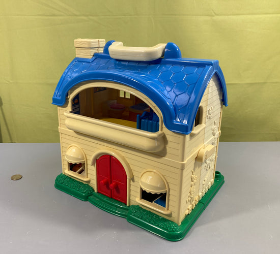 Maison Little people vintage avec personnages et accessoires, moins cher chez Petit Kiwi