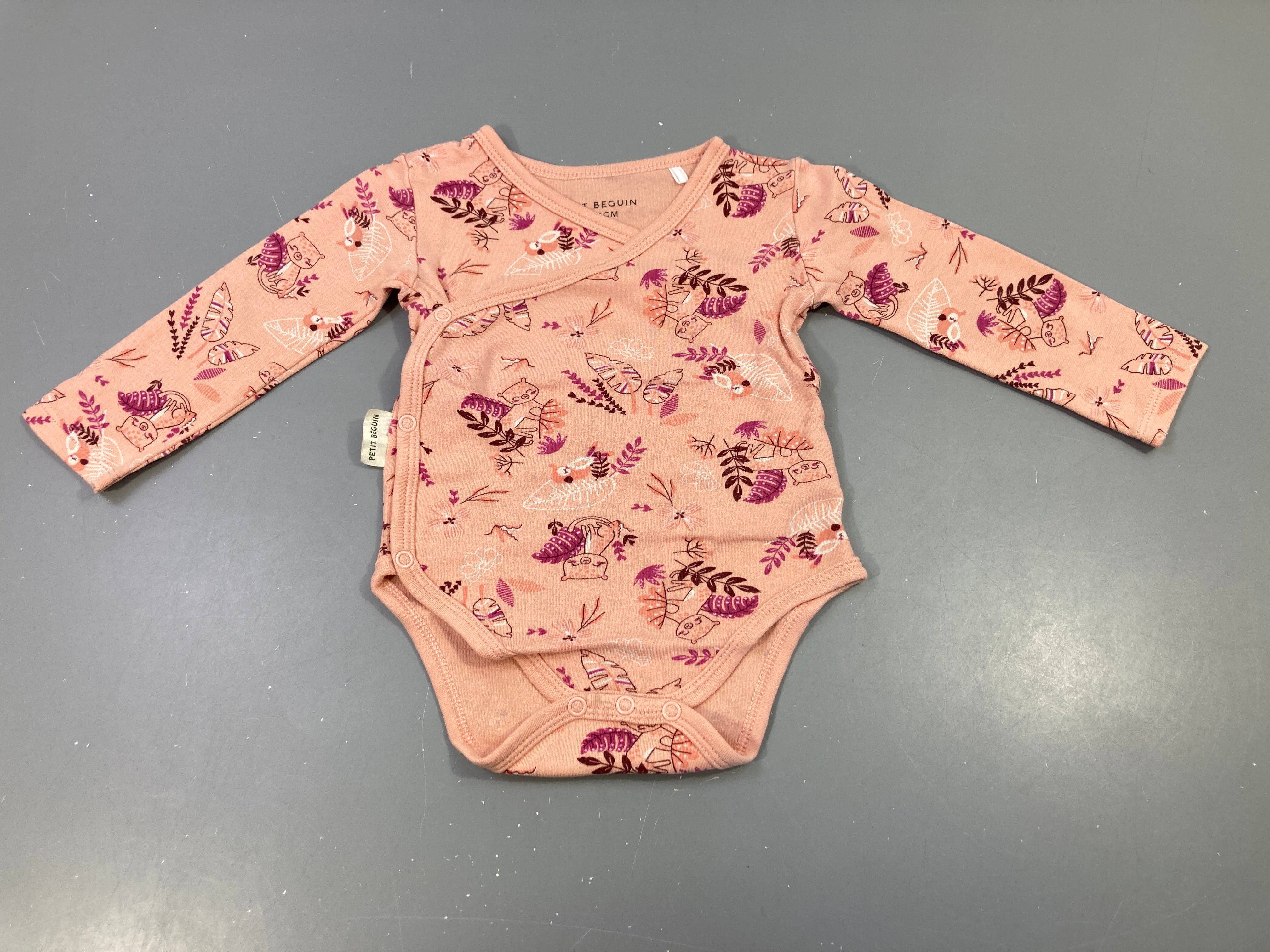 Body m.l Petit béguin rose à motifs  feuillage et animaux