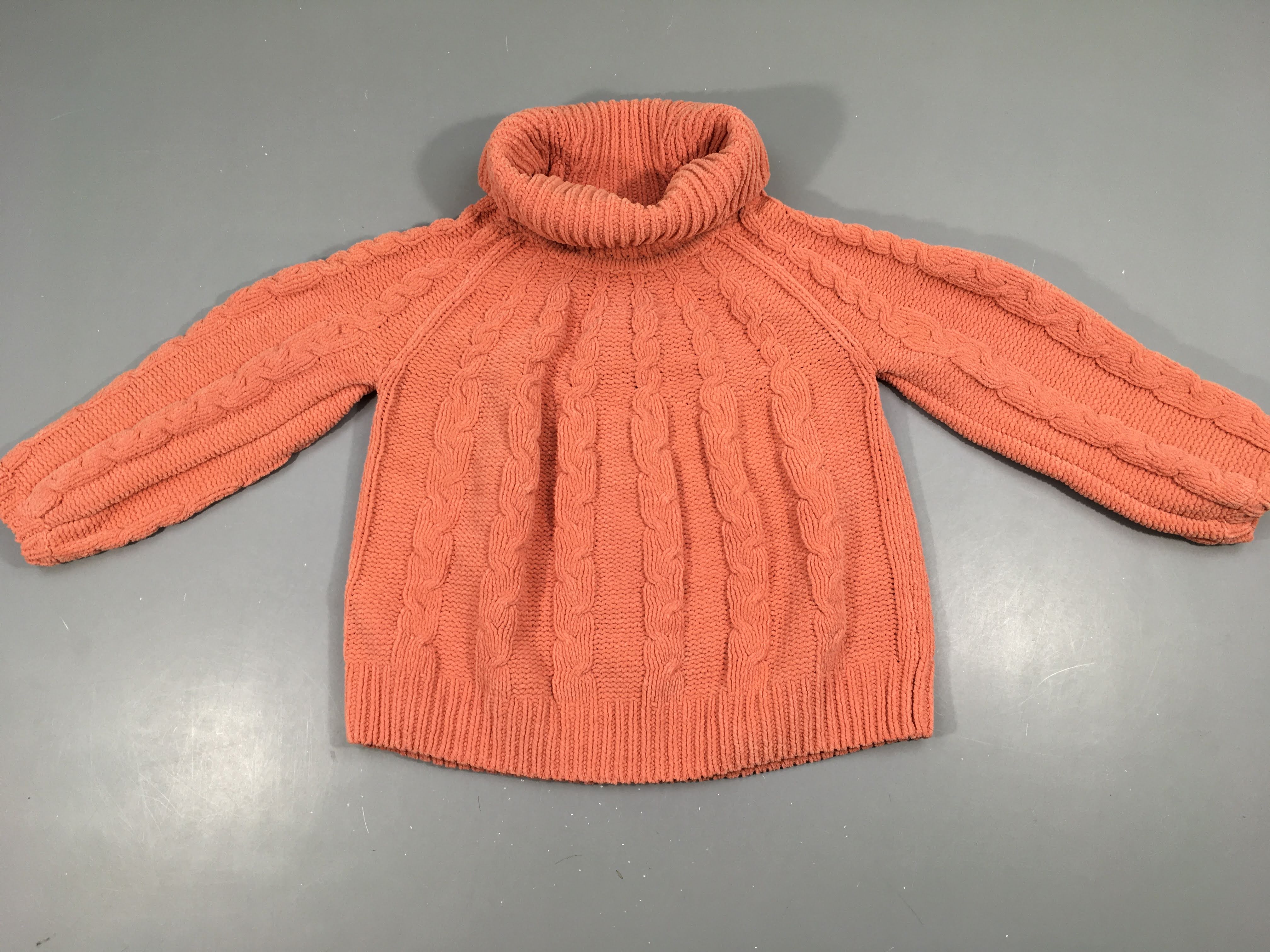 Pull saumon torsades col roulé