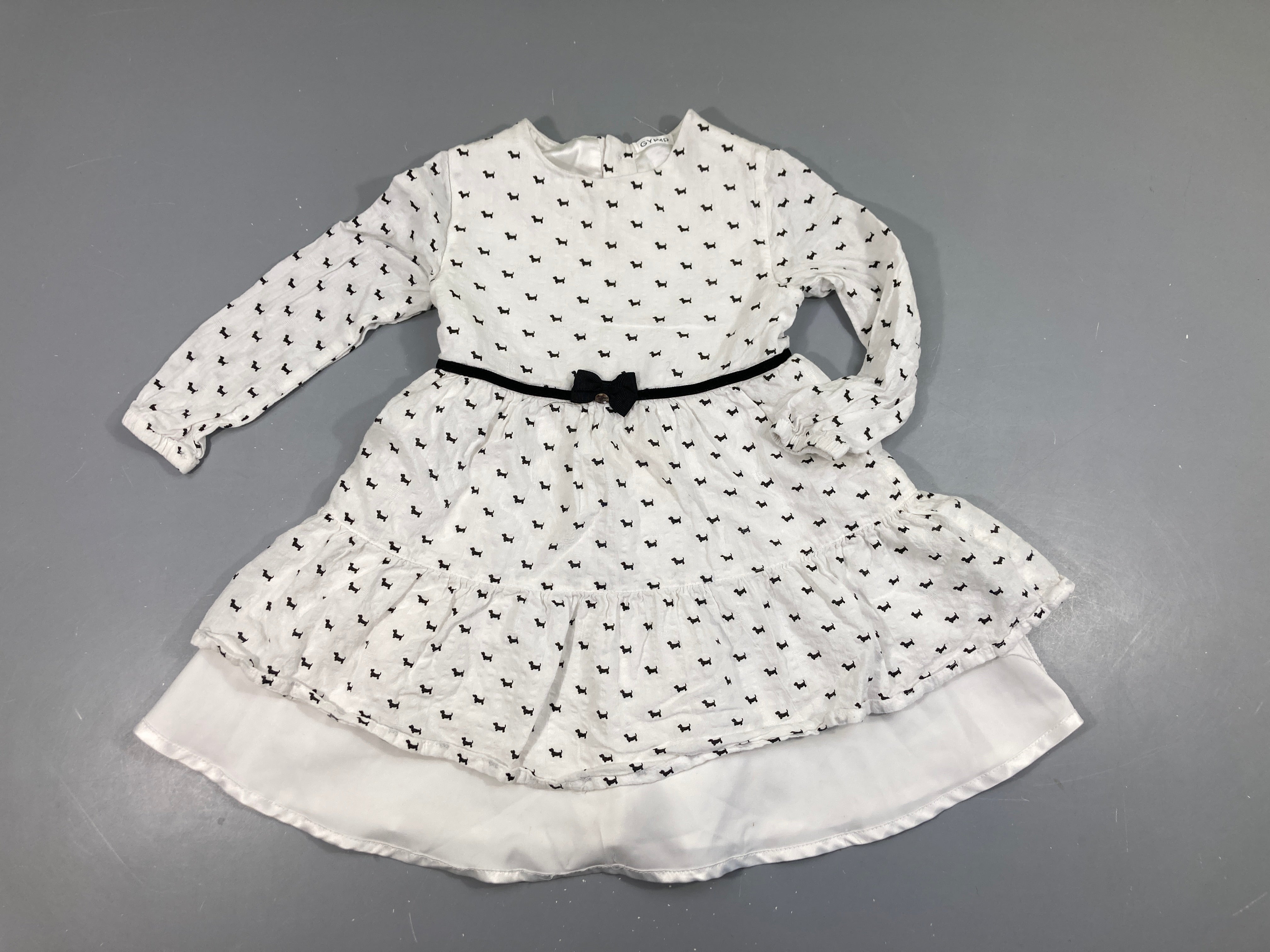 Robe m.l blanc chiens noirs doublée