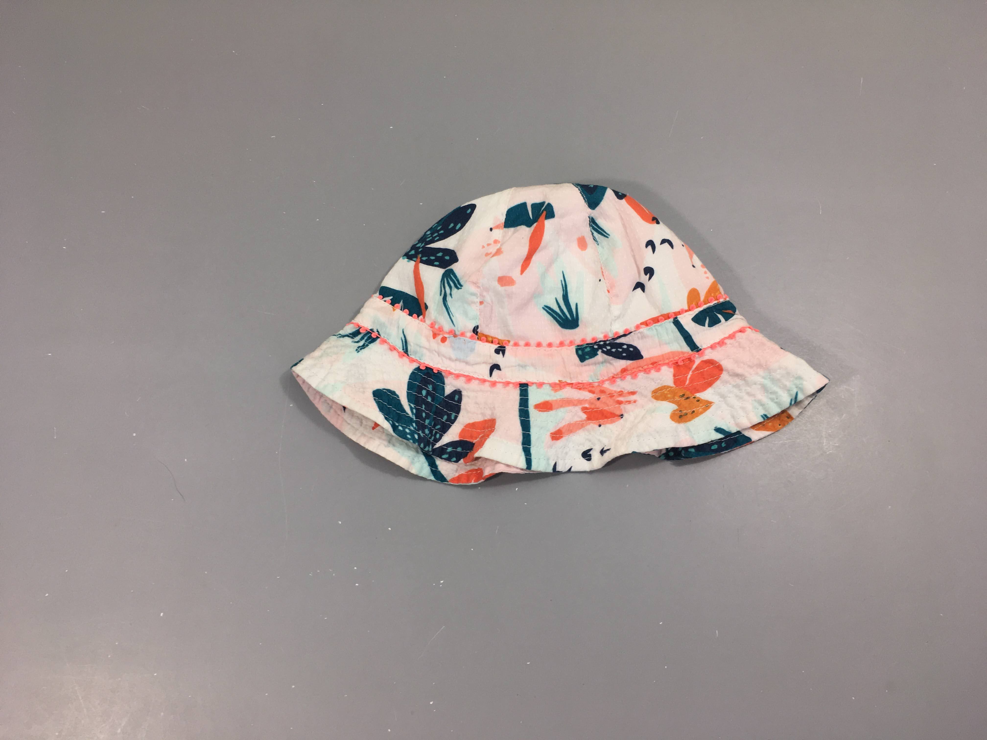 Chapeau blanc feuillage vert et motifs ocres 49cm