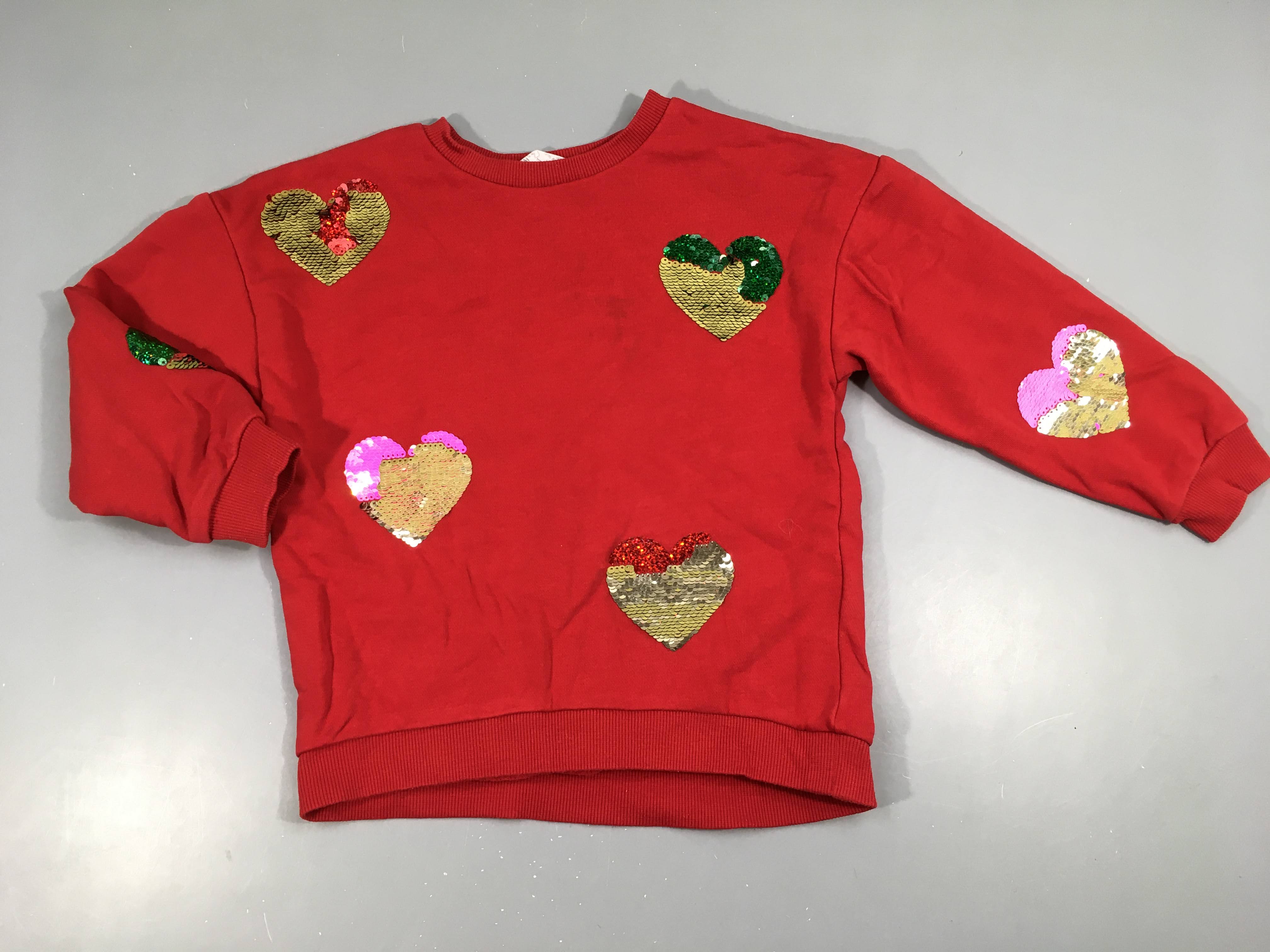 Sweat rouge coeurs sequins réversibles, petite tâche à l'avant