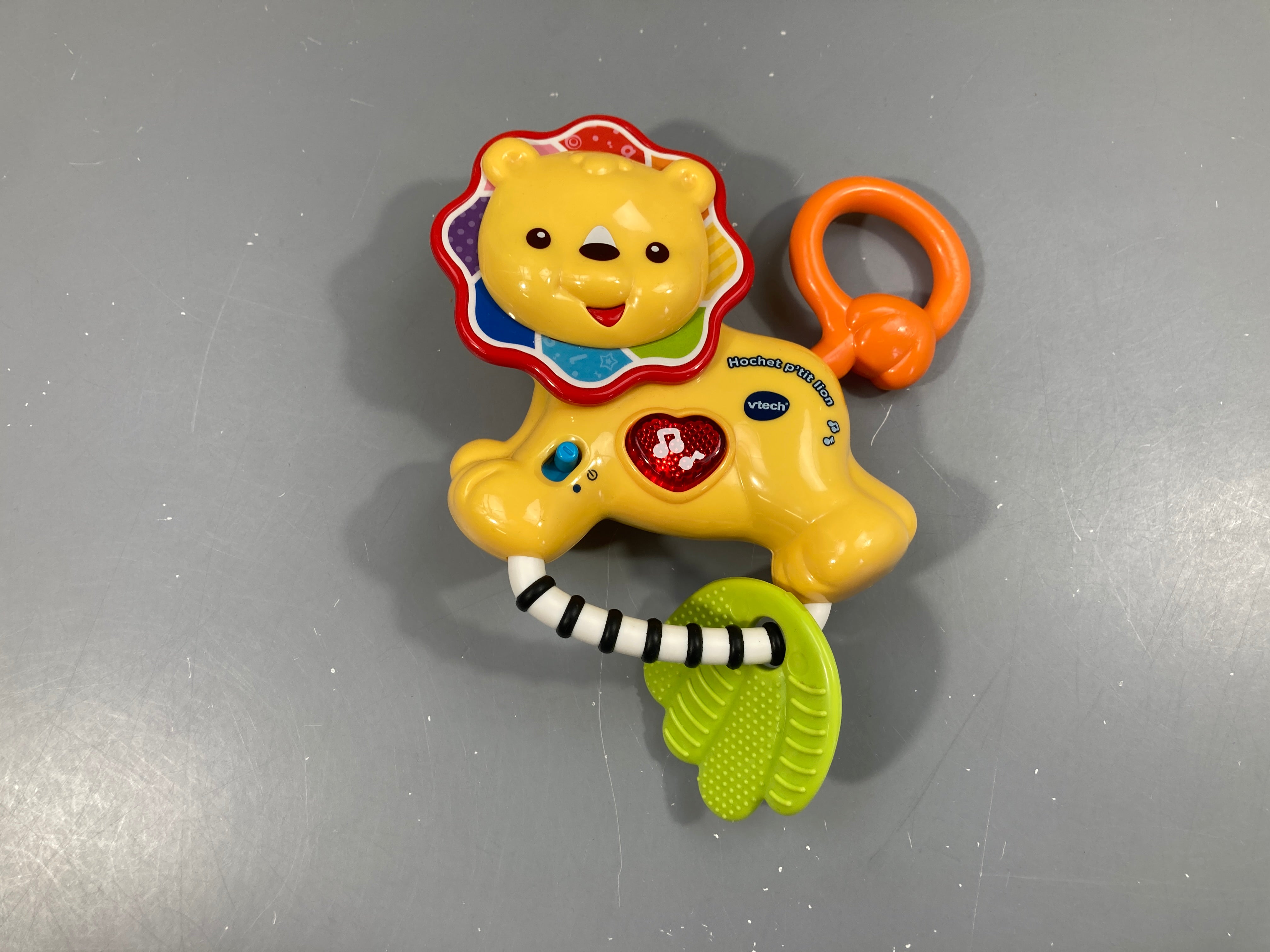 Hochet parlant, musical et lumineux p'tit lion