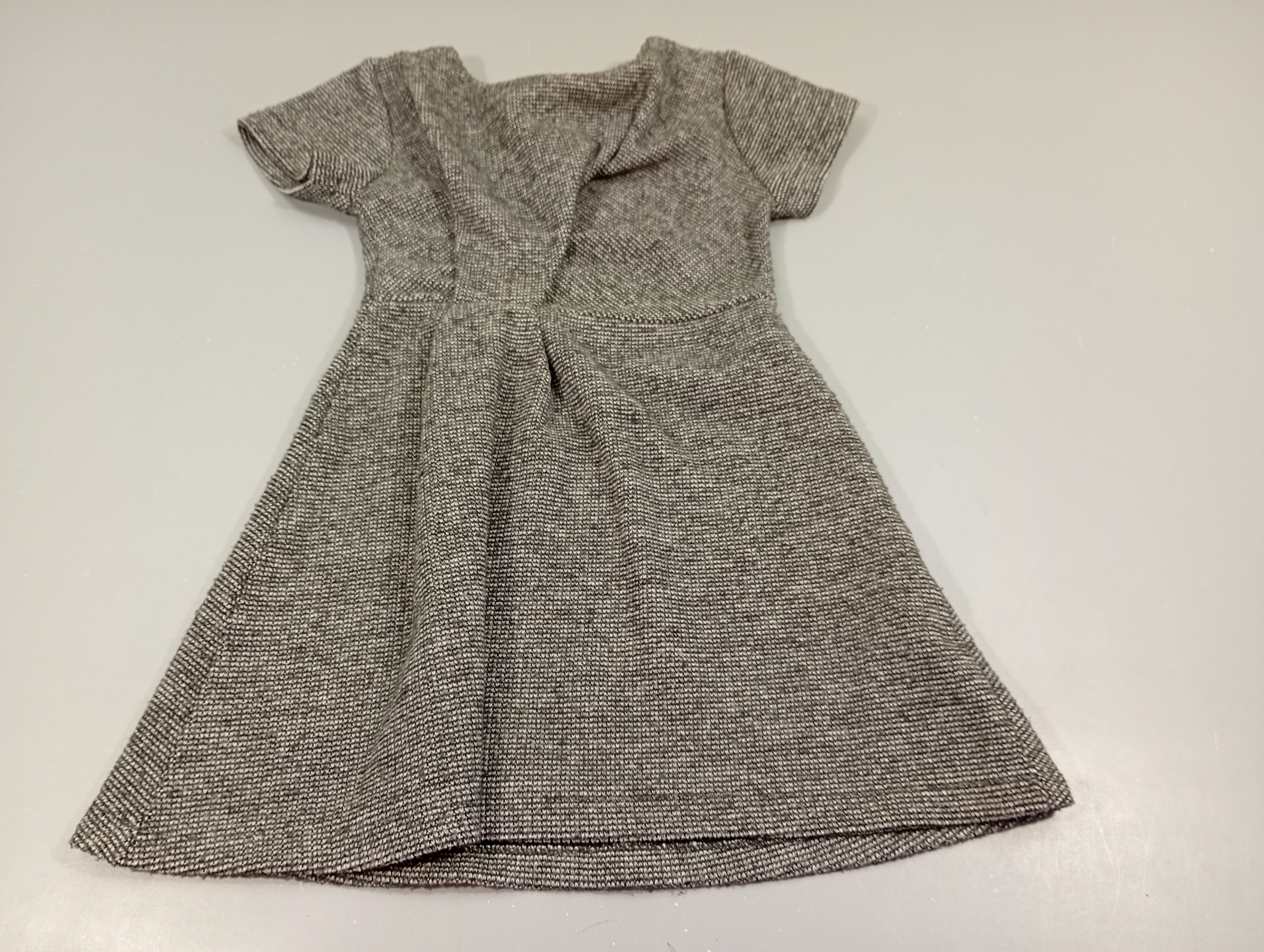 Robe m.c  à carreaux noir et blanc, légère tache