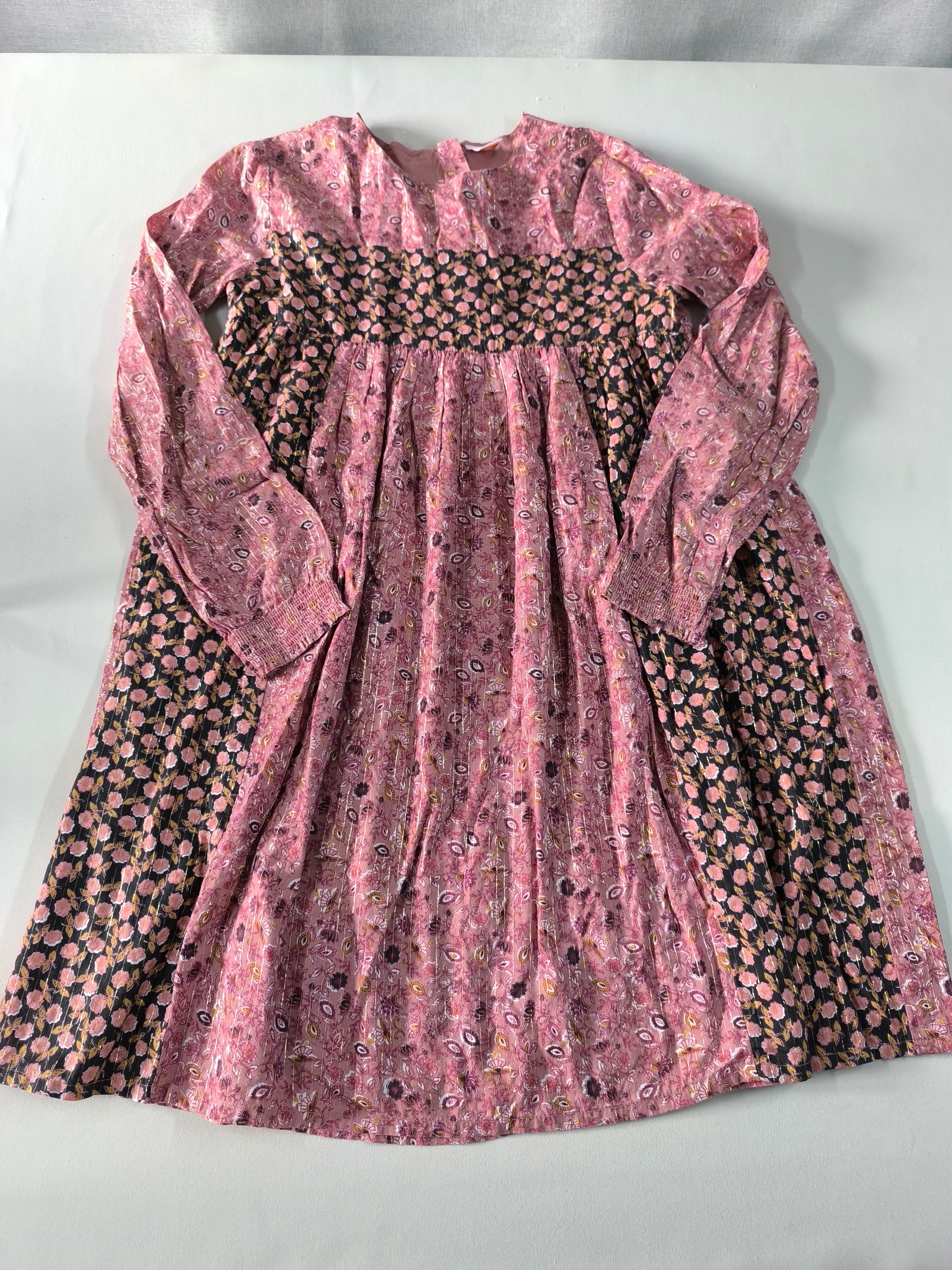 Robe m.l rose/noire à fleurs