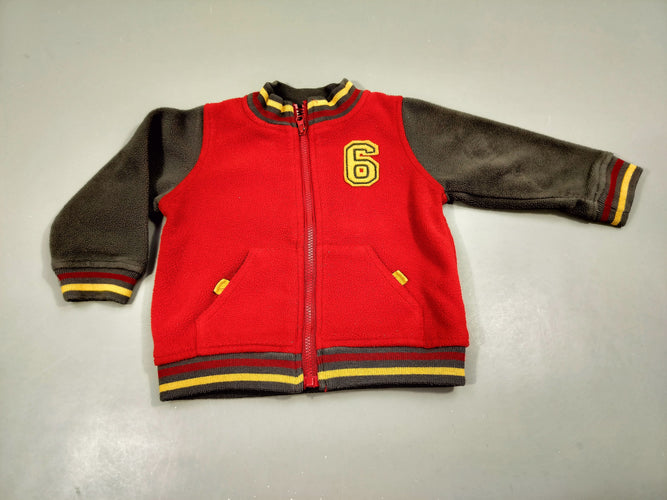 Gilet zippé rouge  écusson jaune "6", moins cher chez Petit Kiwi