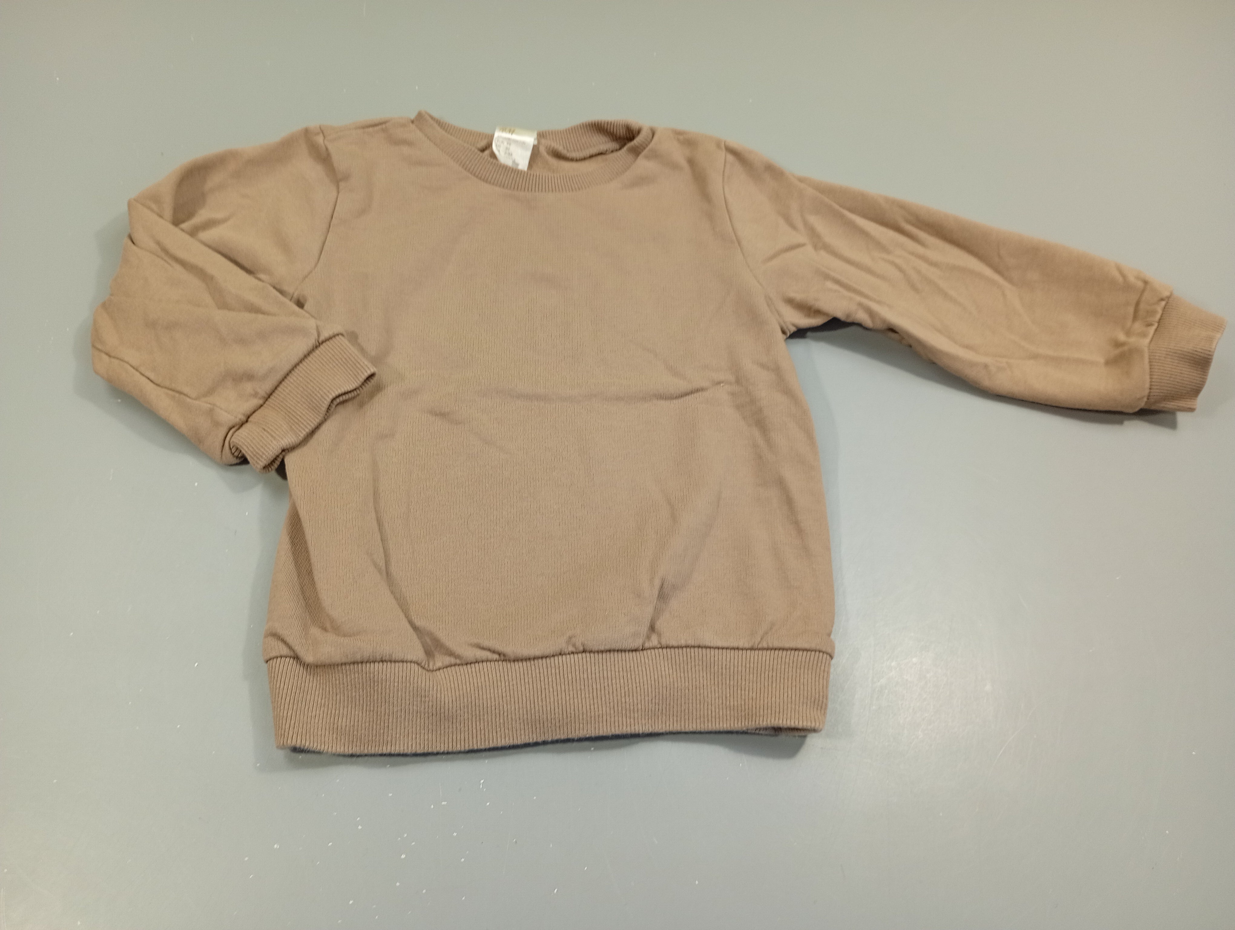 Sweat marron clair, très légèrement bouloché
