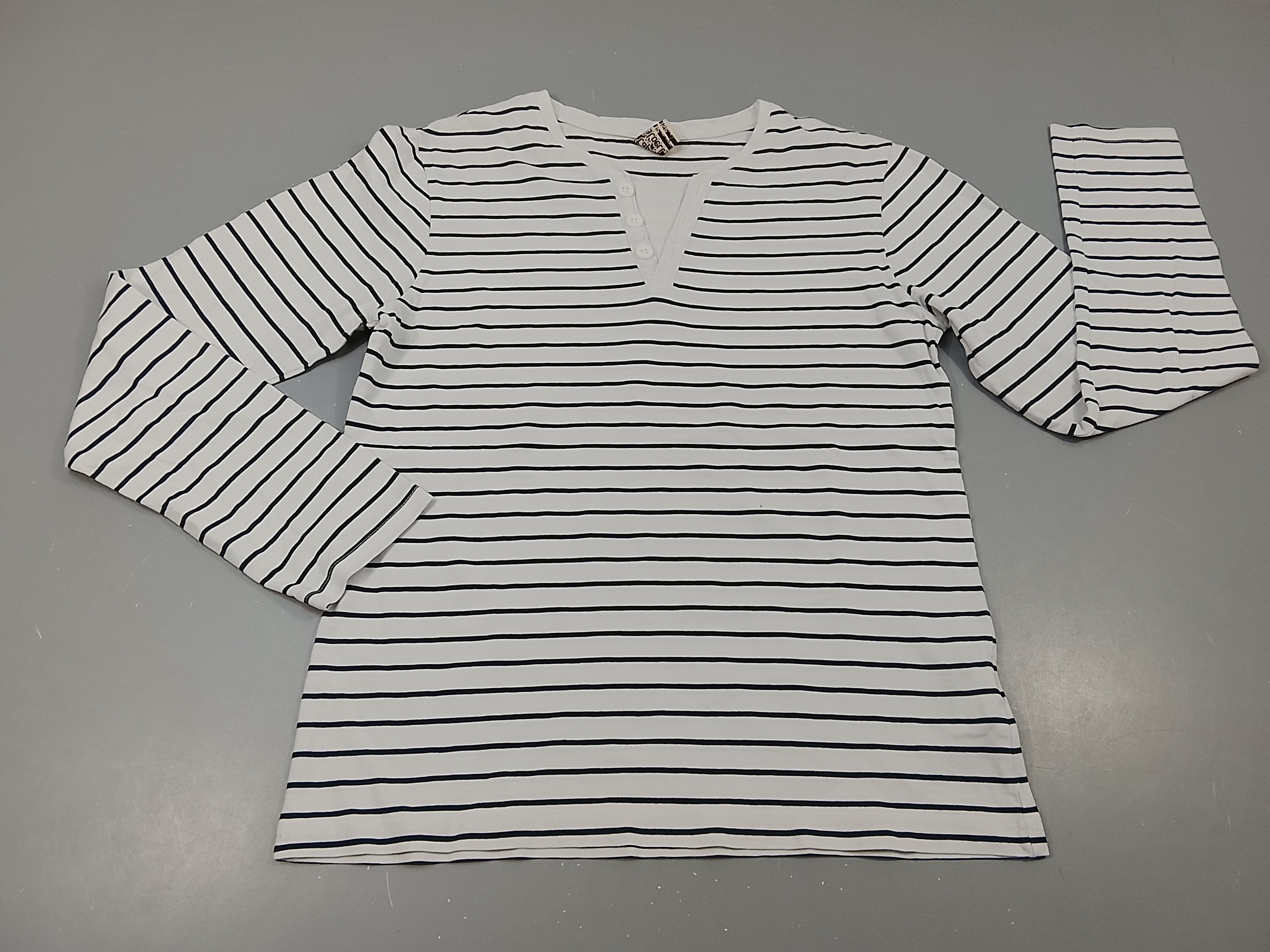 T-shirt m.l blanc rayé bleu marine, 3 petits boutons