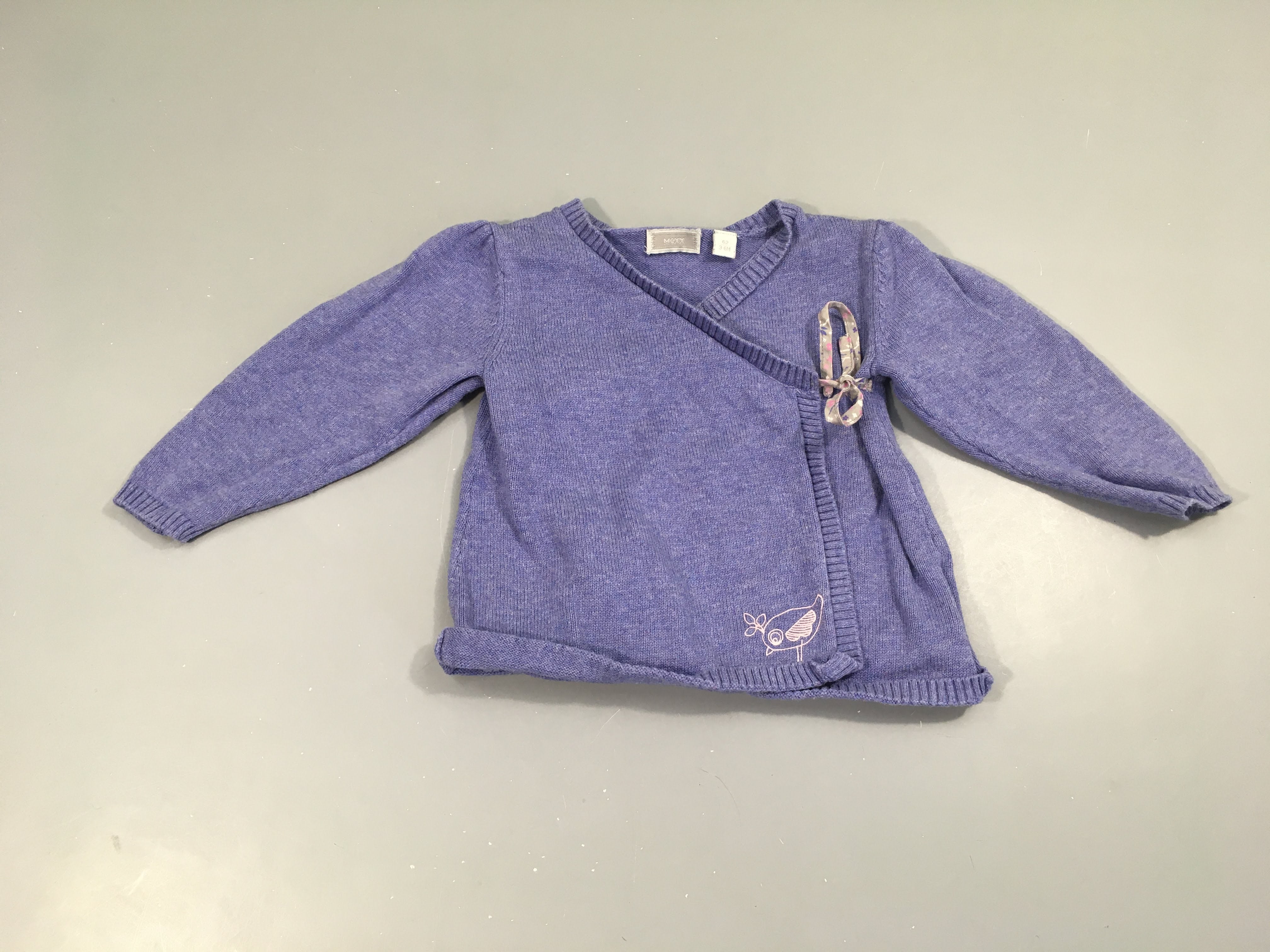 Gilet bleu croisé au devant oiseau