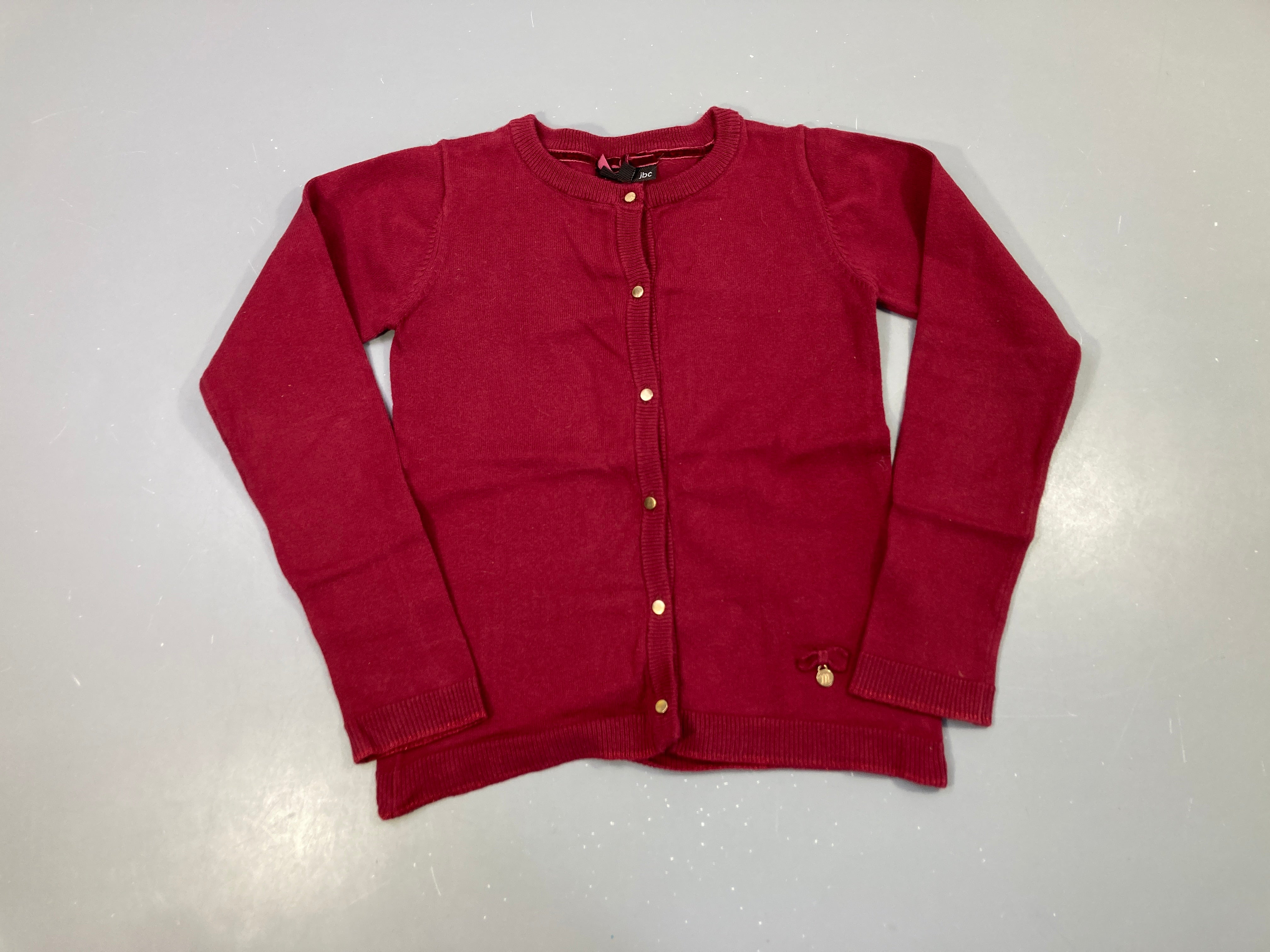 Gilet bordeau, boutons dorés