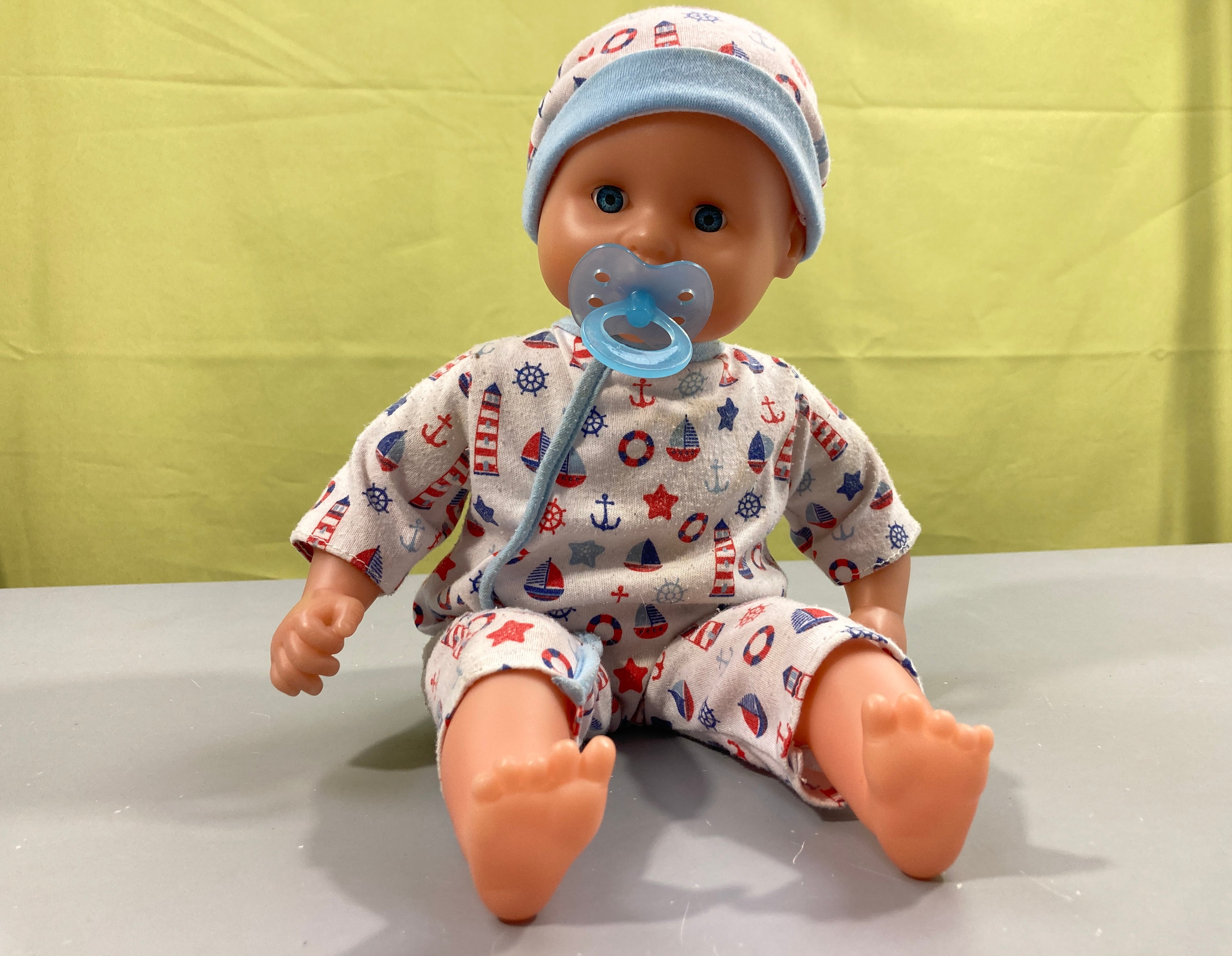 Poupée Peterkin avec tutute pyjama motifs mer, à relaver