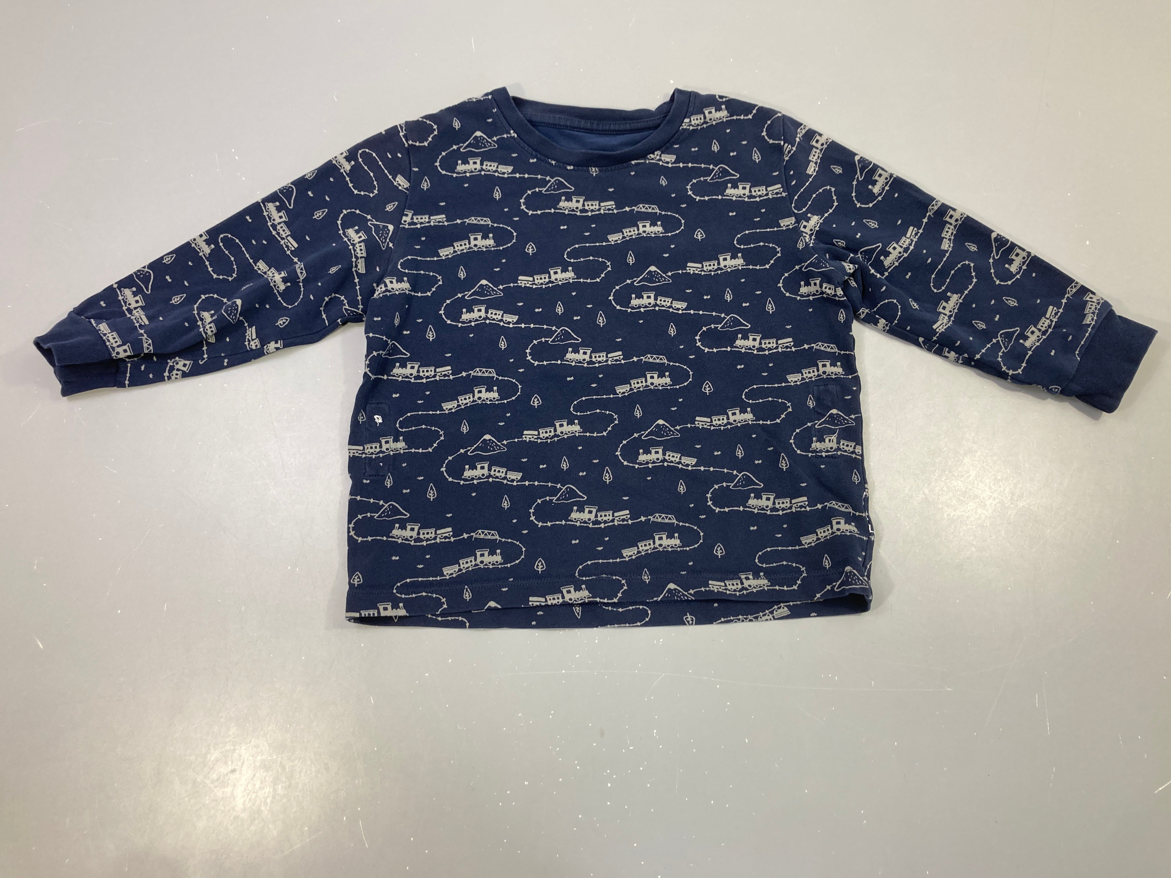 T-shirt m.l marine motif petit train (taille estimée, pas d'étiquette)
