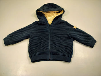 Gilet zippéà capuche bleu marine texturé. Intérieur moutonné.