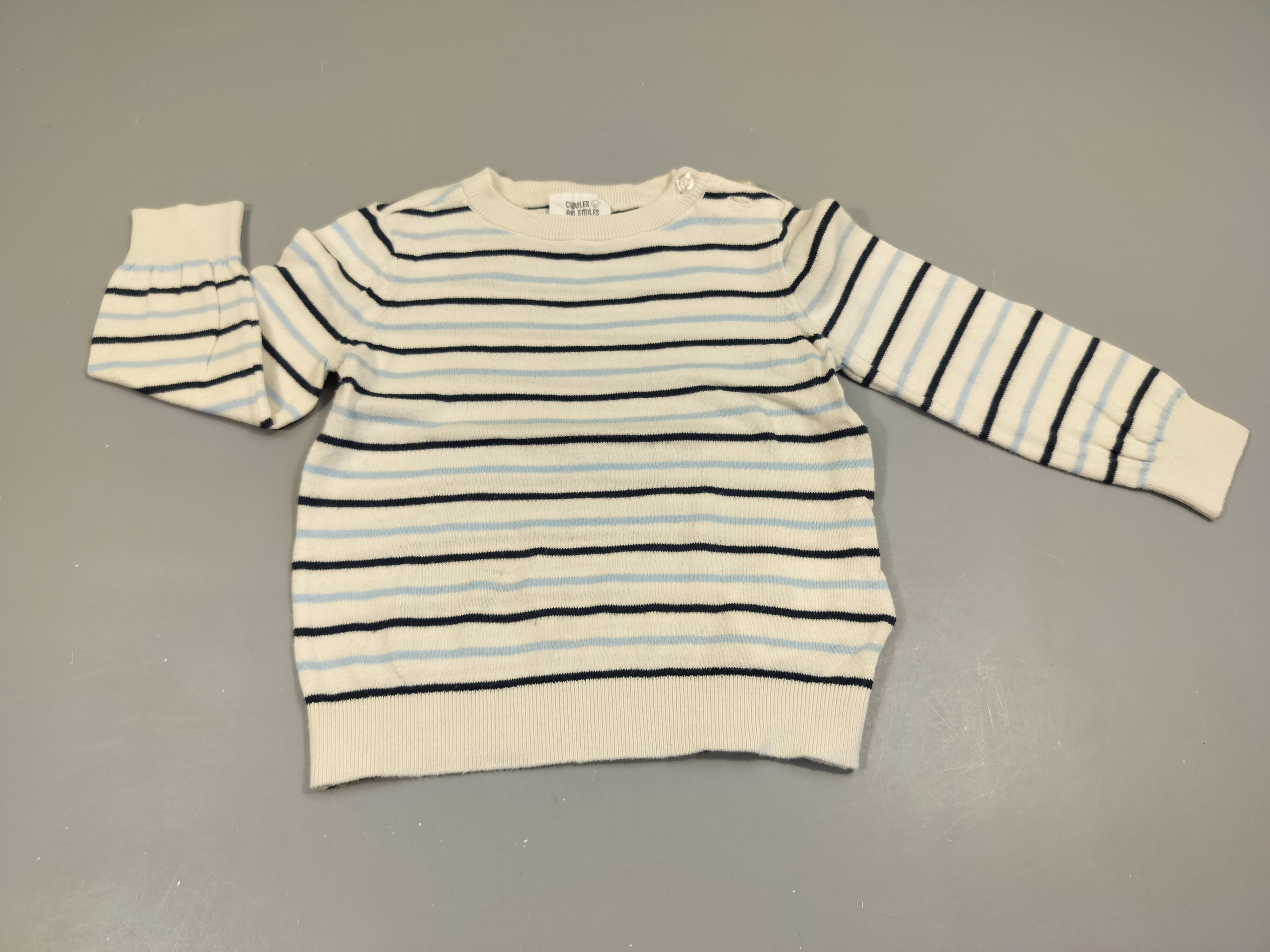 Pull fin blanc rayé bleu, bleu marine. 100% coton bio Très légèrement bouloché.