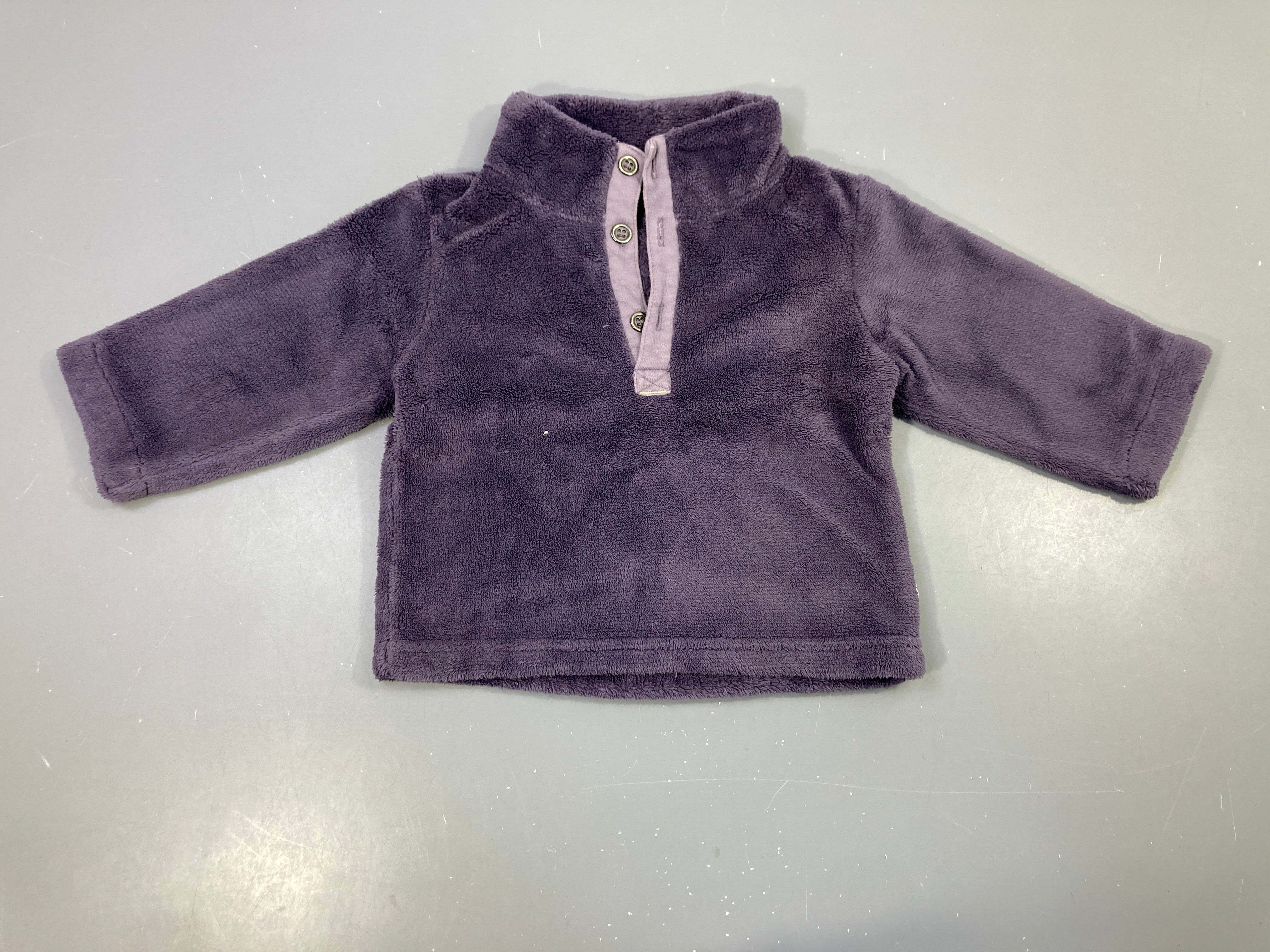 Pull velours violet à boutons