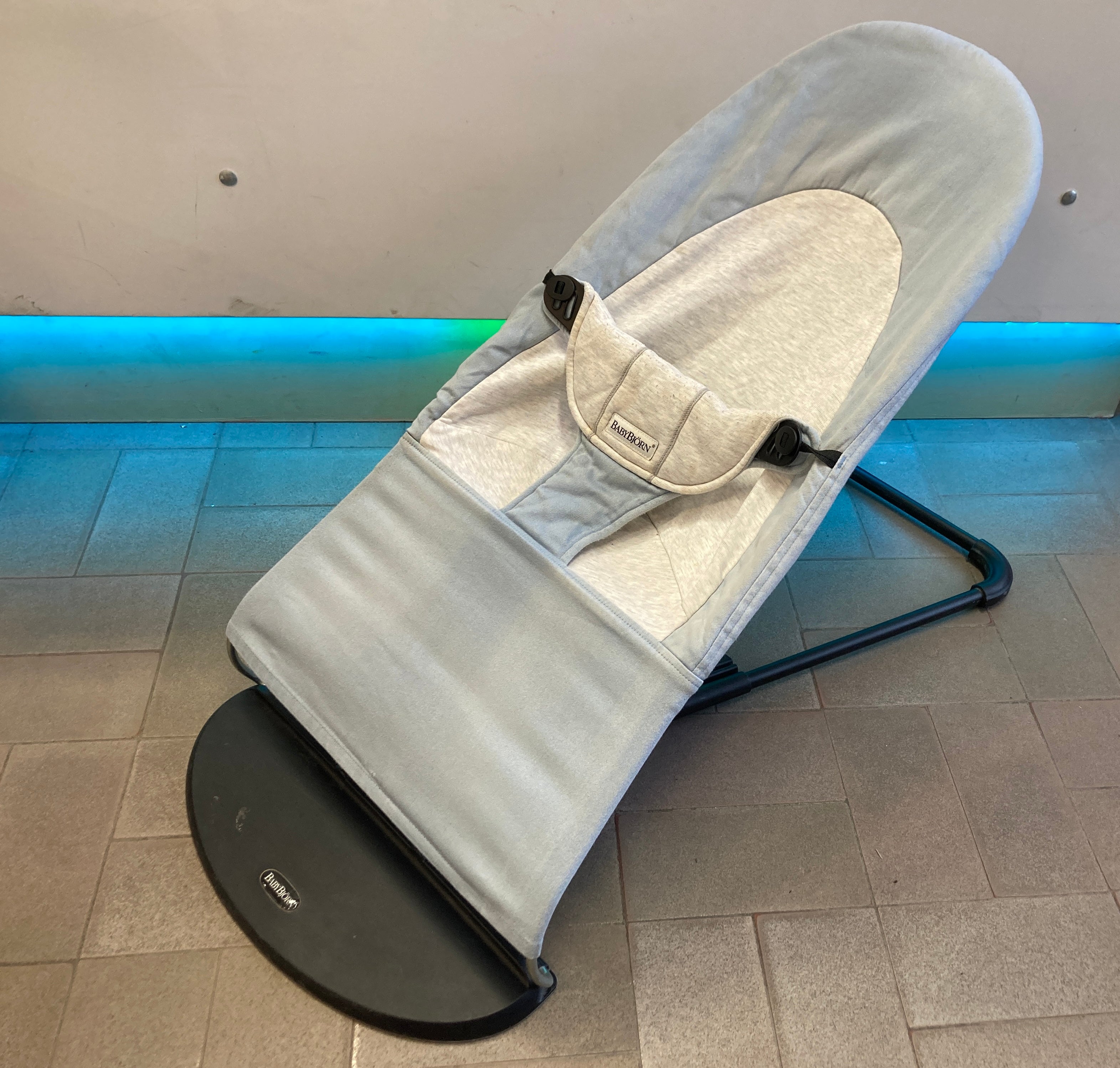 Relax Babybjorn Bliss - Housse bleu-gris décolorée et tachée (voir photo)