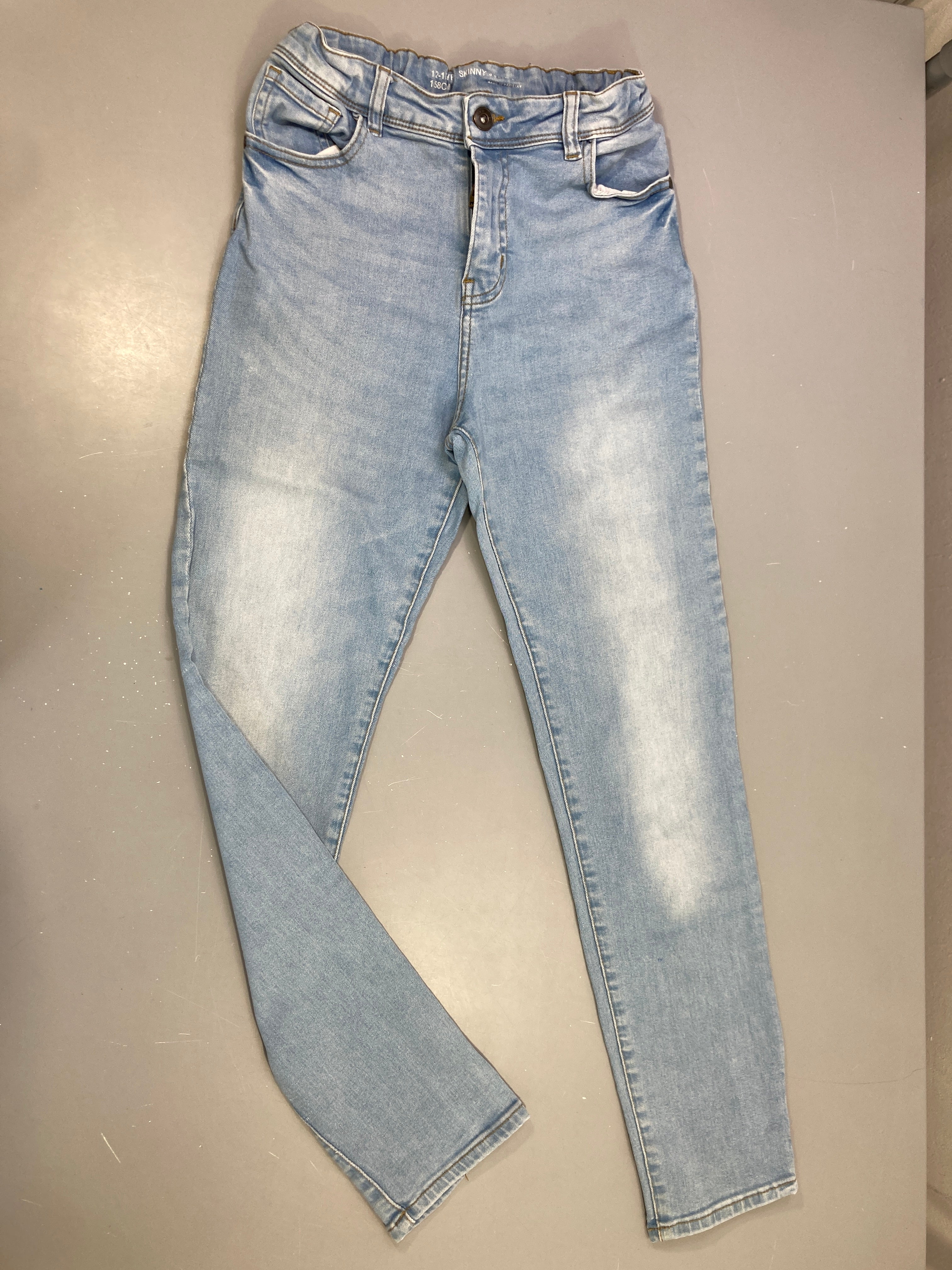 Jeans skinny bleu clair, effet délavé à l'avant