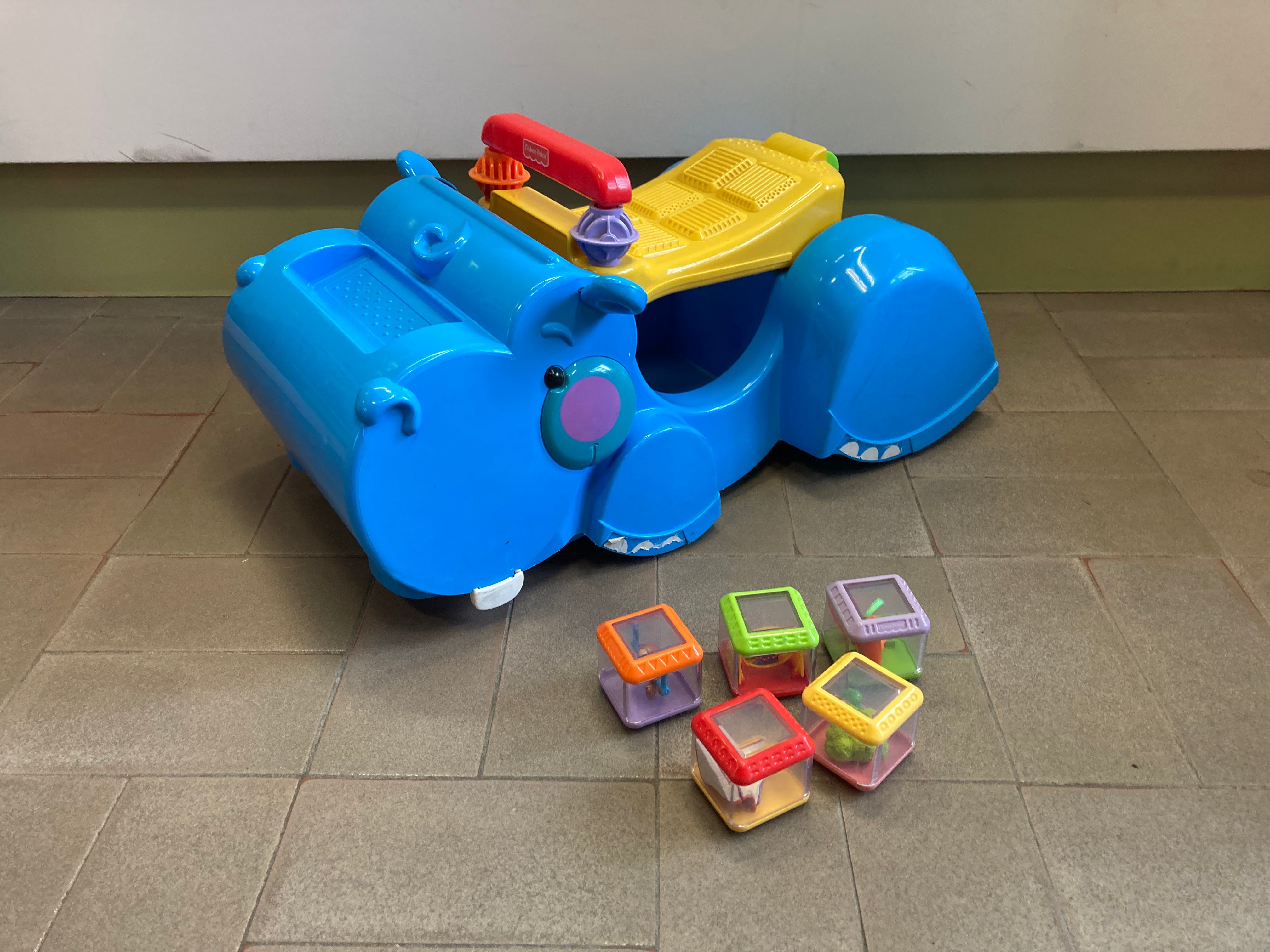 Trotteur porteur Hippopotame Peek a Blocks avec 5 cubes