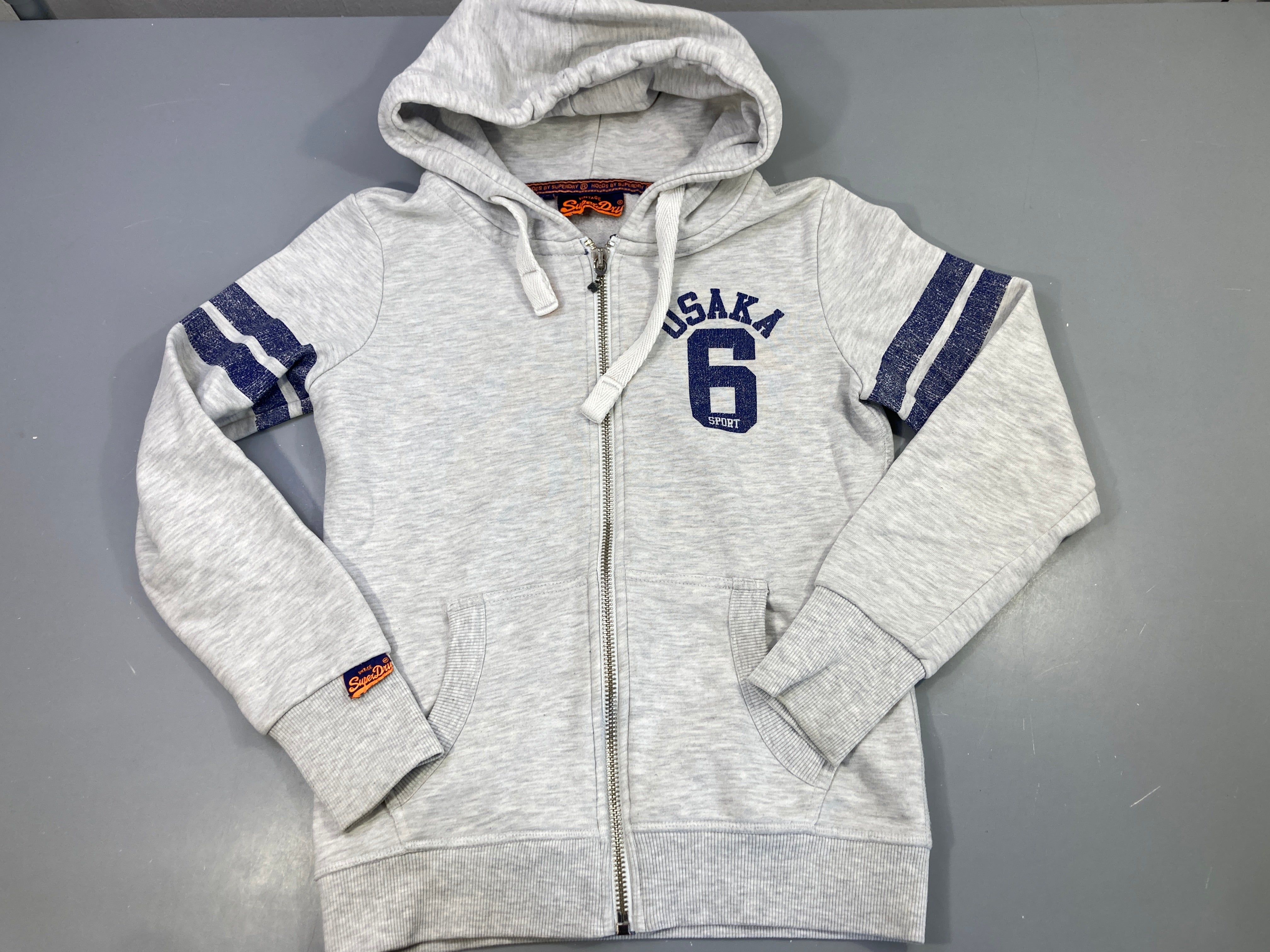 Sweat zippé à capuche gris clair flammé 