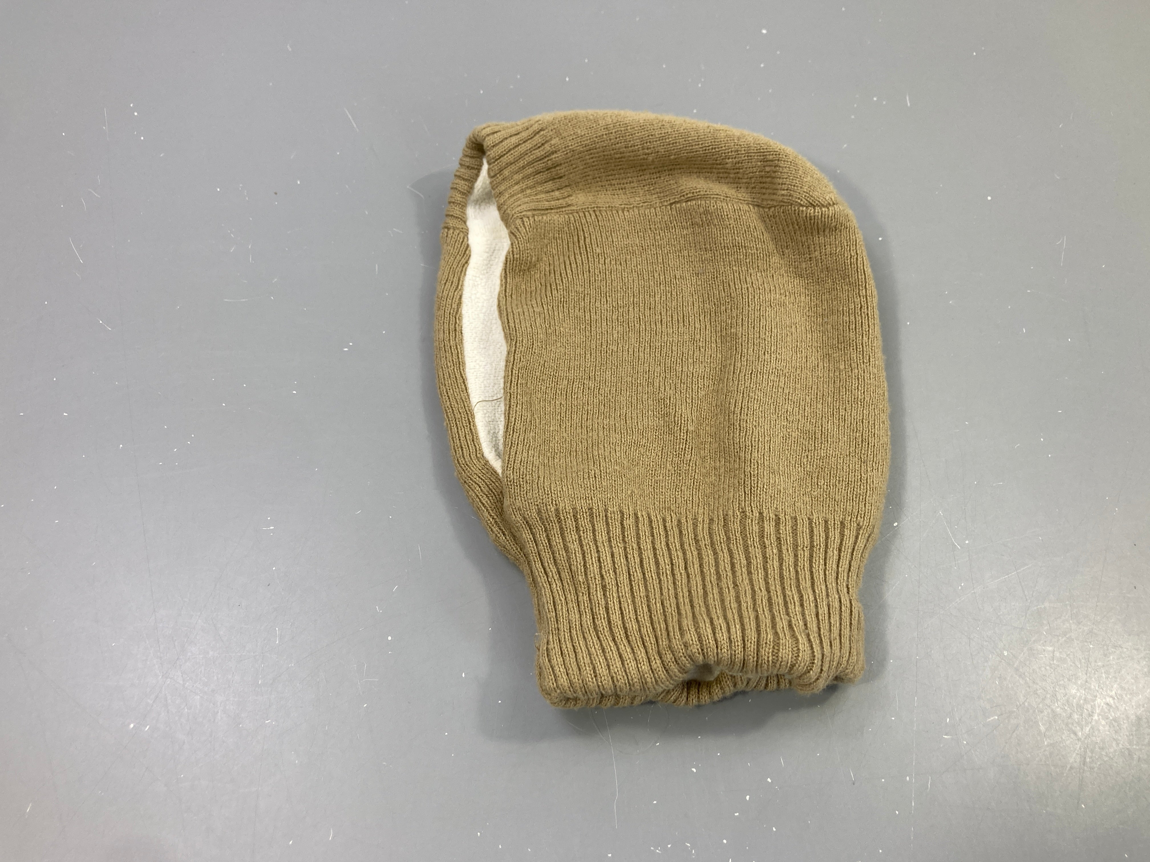 Cagoule tricot beige, boulochée