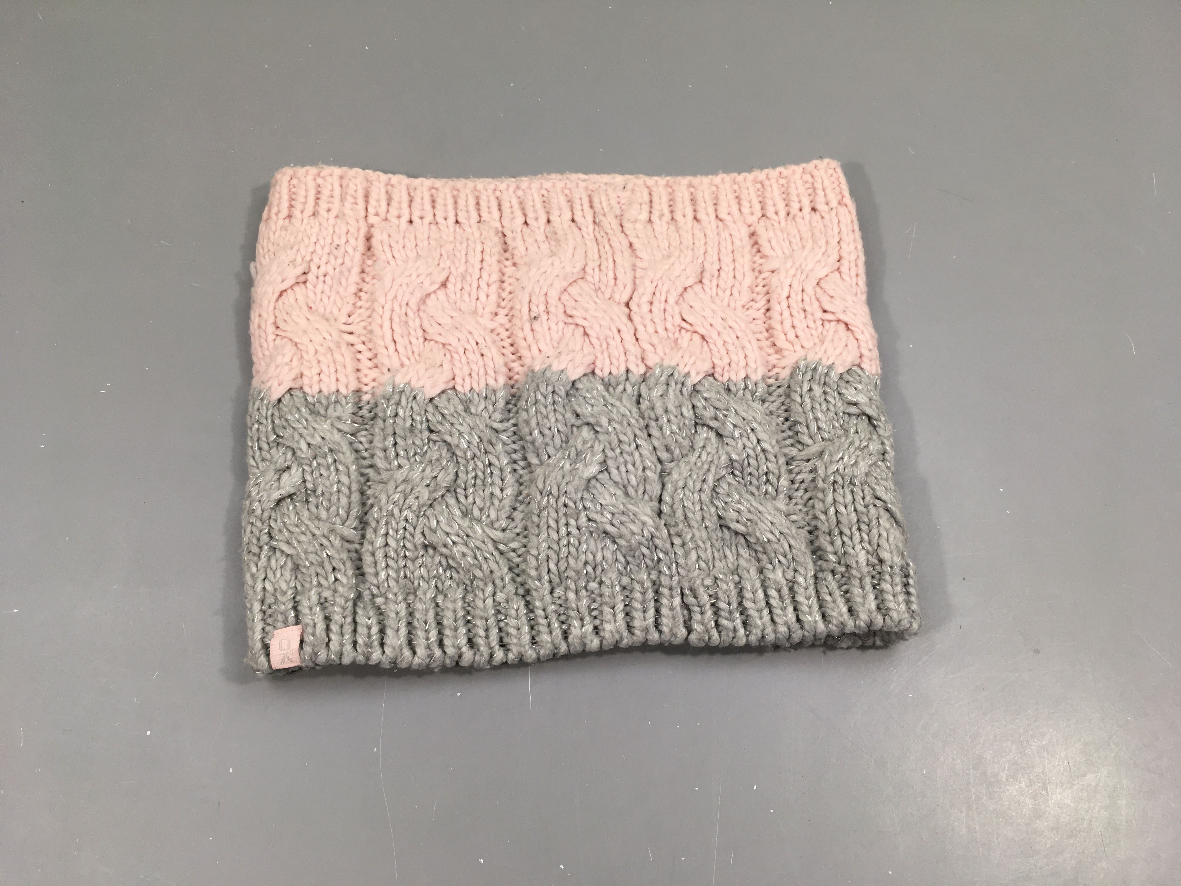 Tour de cou  bicolore gris fils argentés/ rose clair