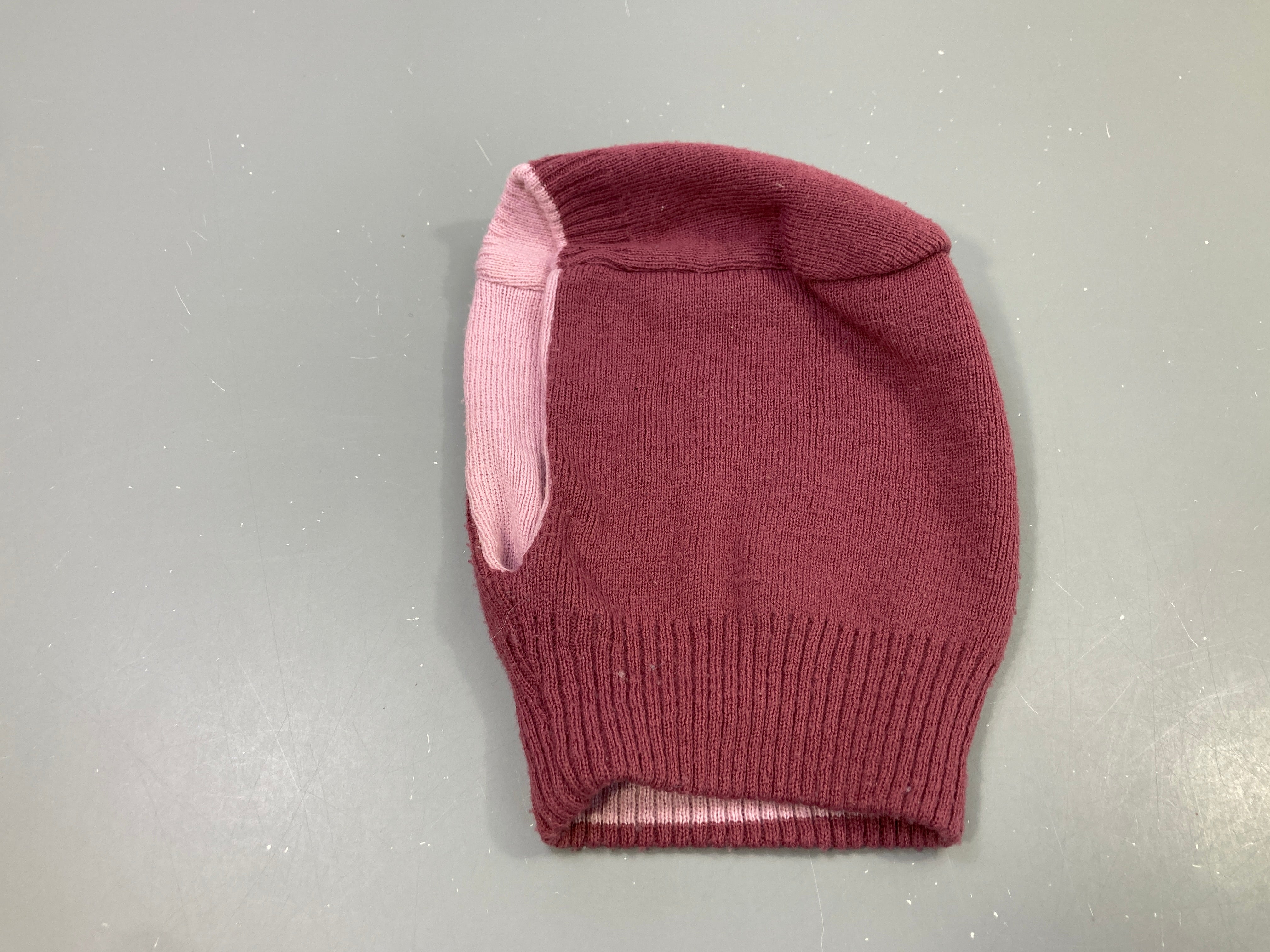 Cagoule tricot bordeaux/rose, boulochée