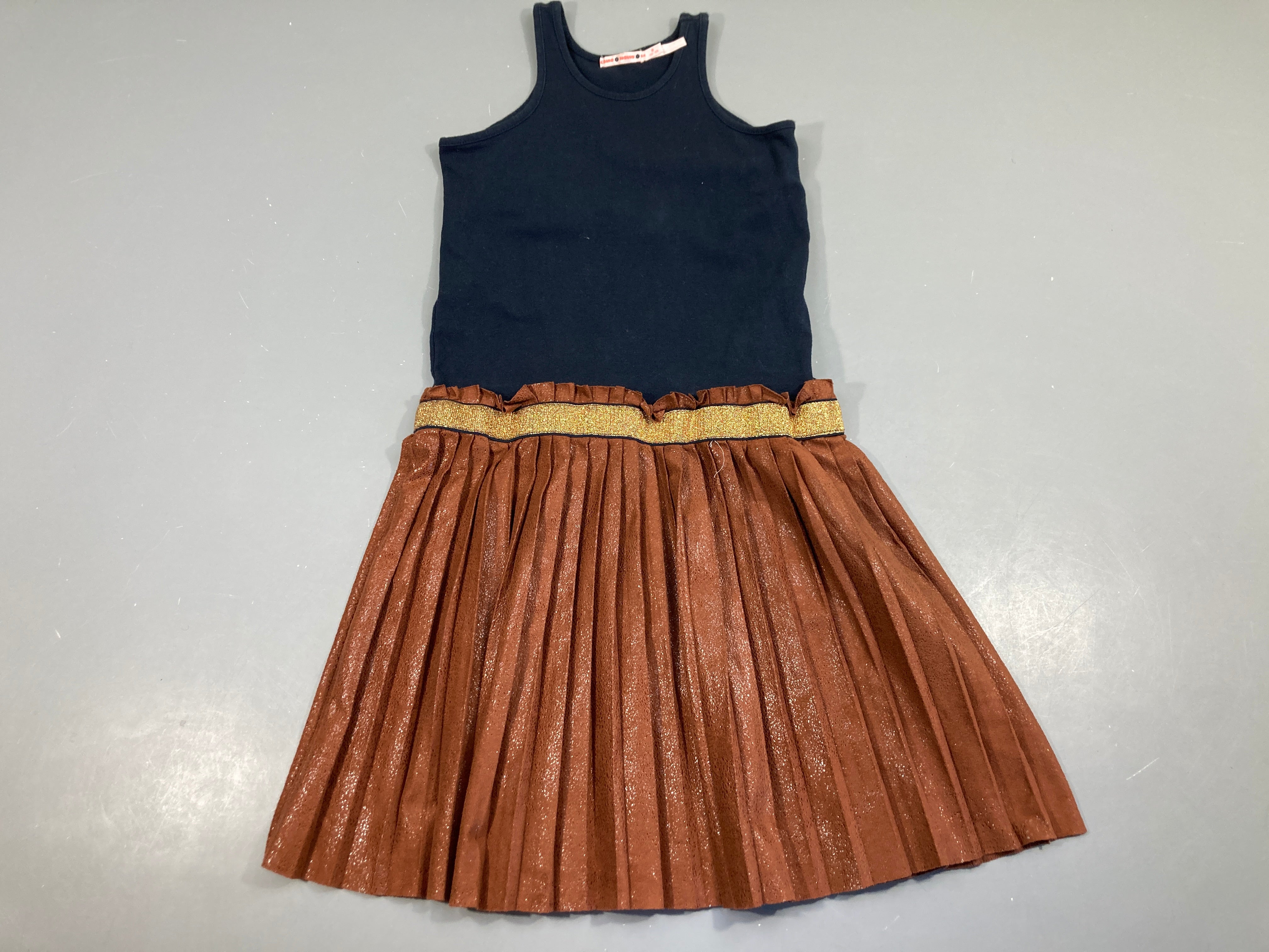 Robe s.m haut jersey bleu foncé, bas plissé brun