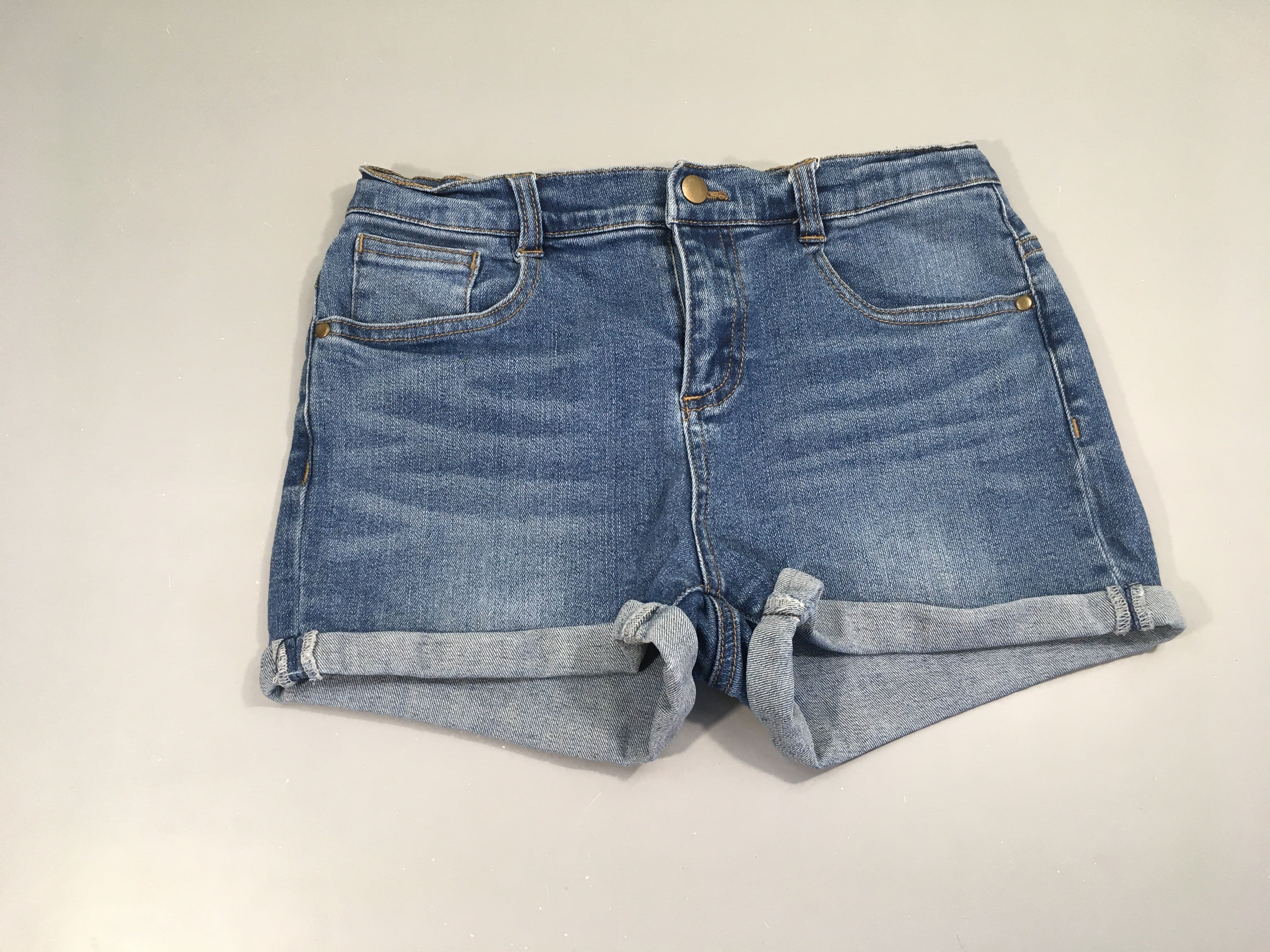 Short denim à revers