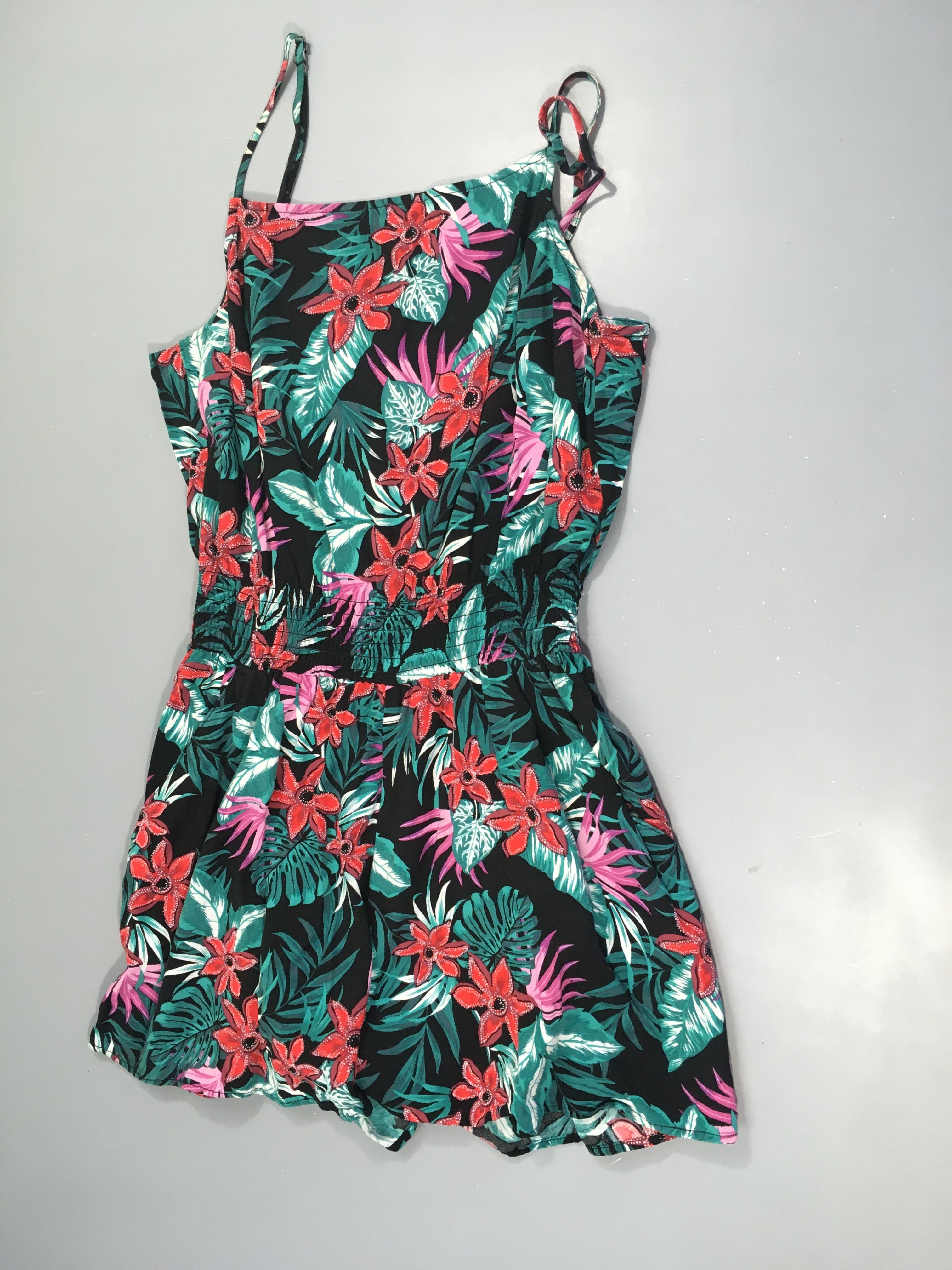 Combishort fines bretelles noir feuilles, taille  36