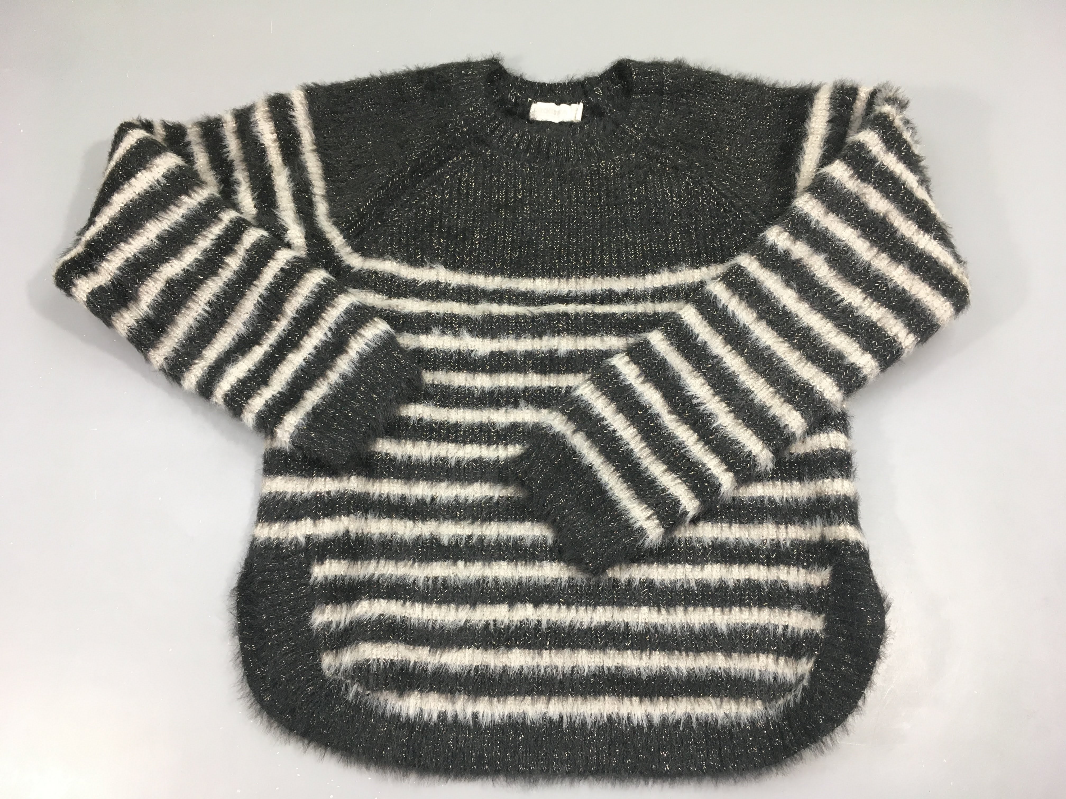 Pull noir rayé blanc