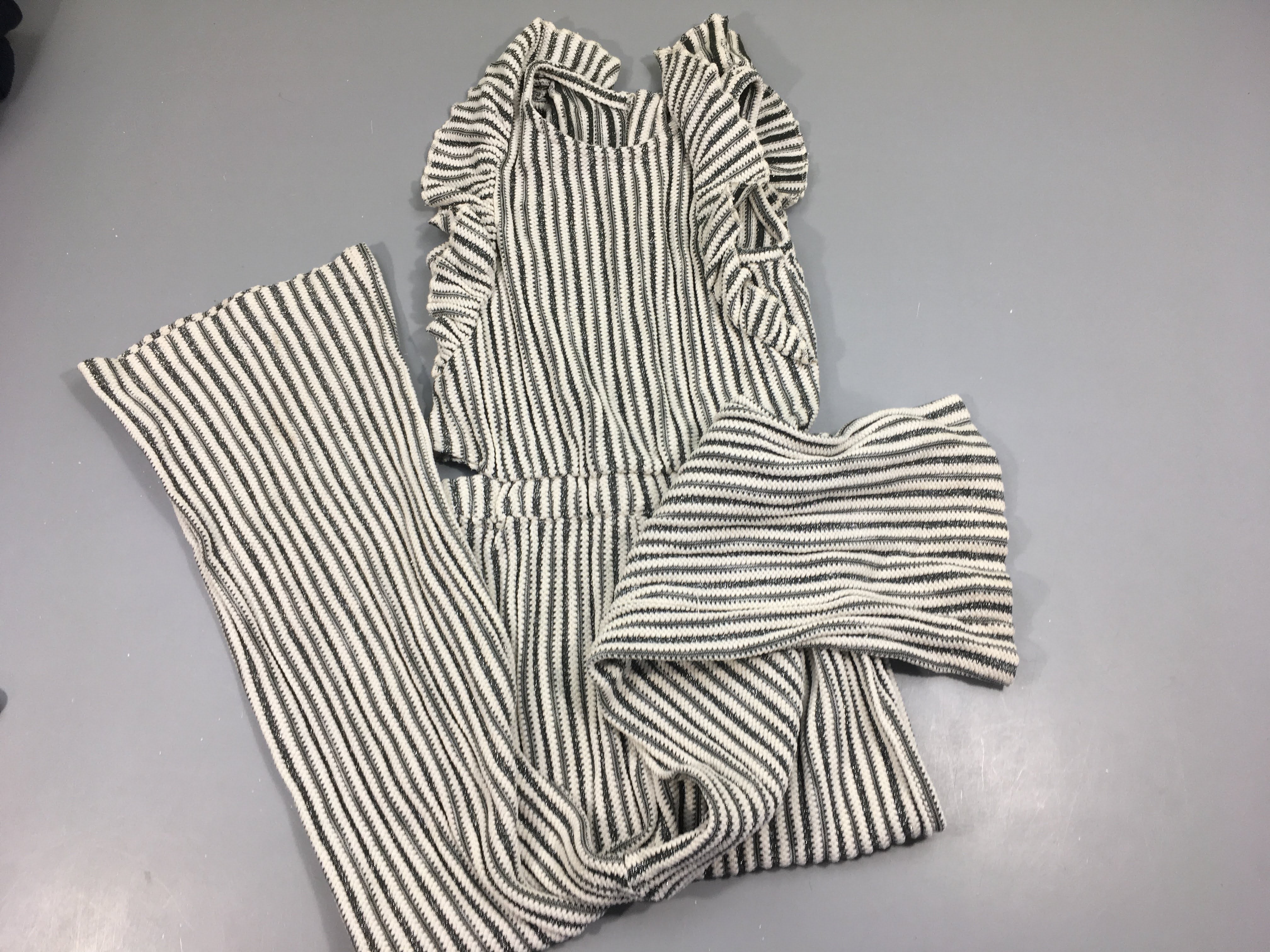 Combinaison pantalon s.m ligné gris et blanc