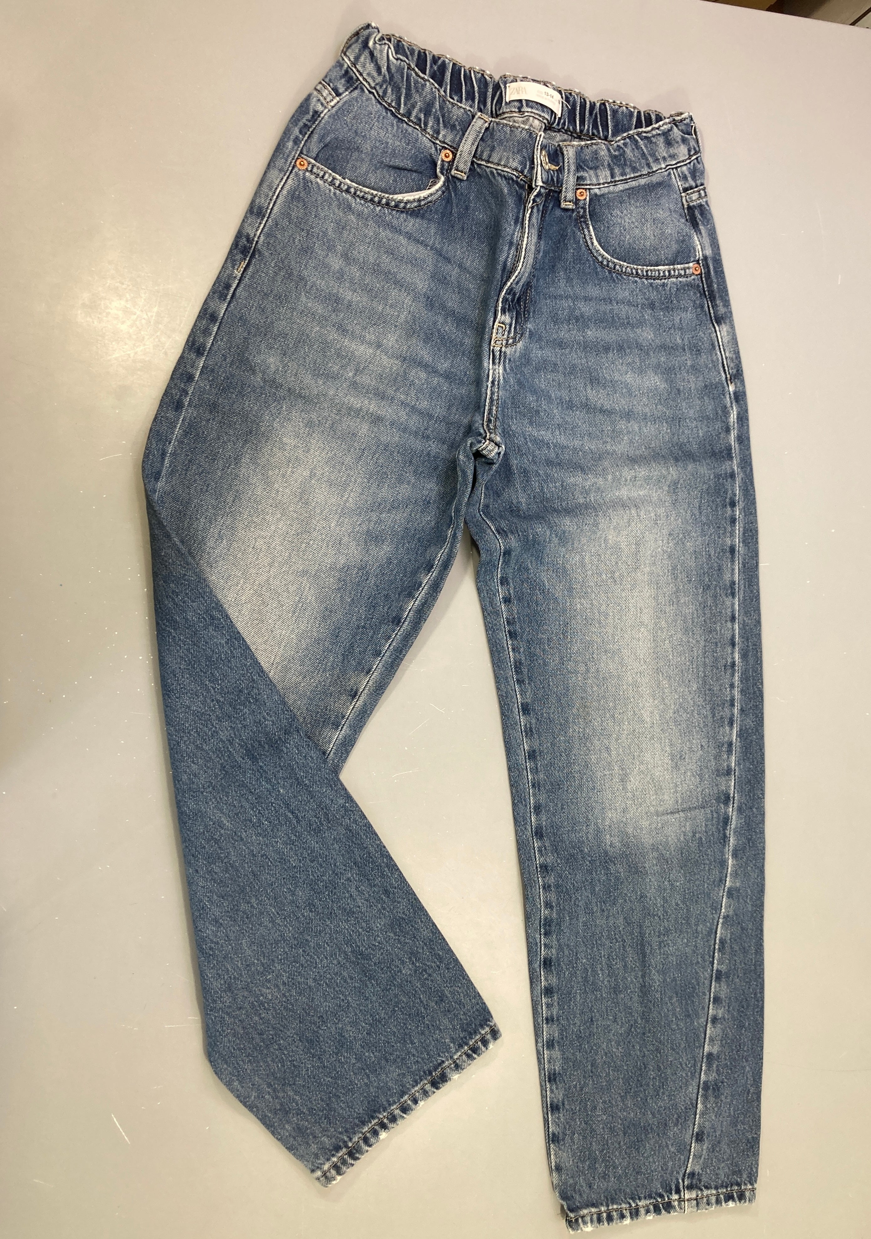 Jeans Mom-Etiquette/marque extérieur décousue au 1/4
