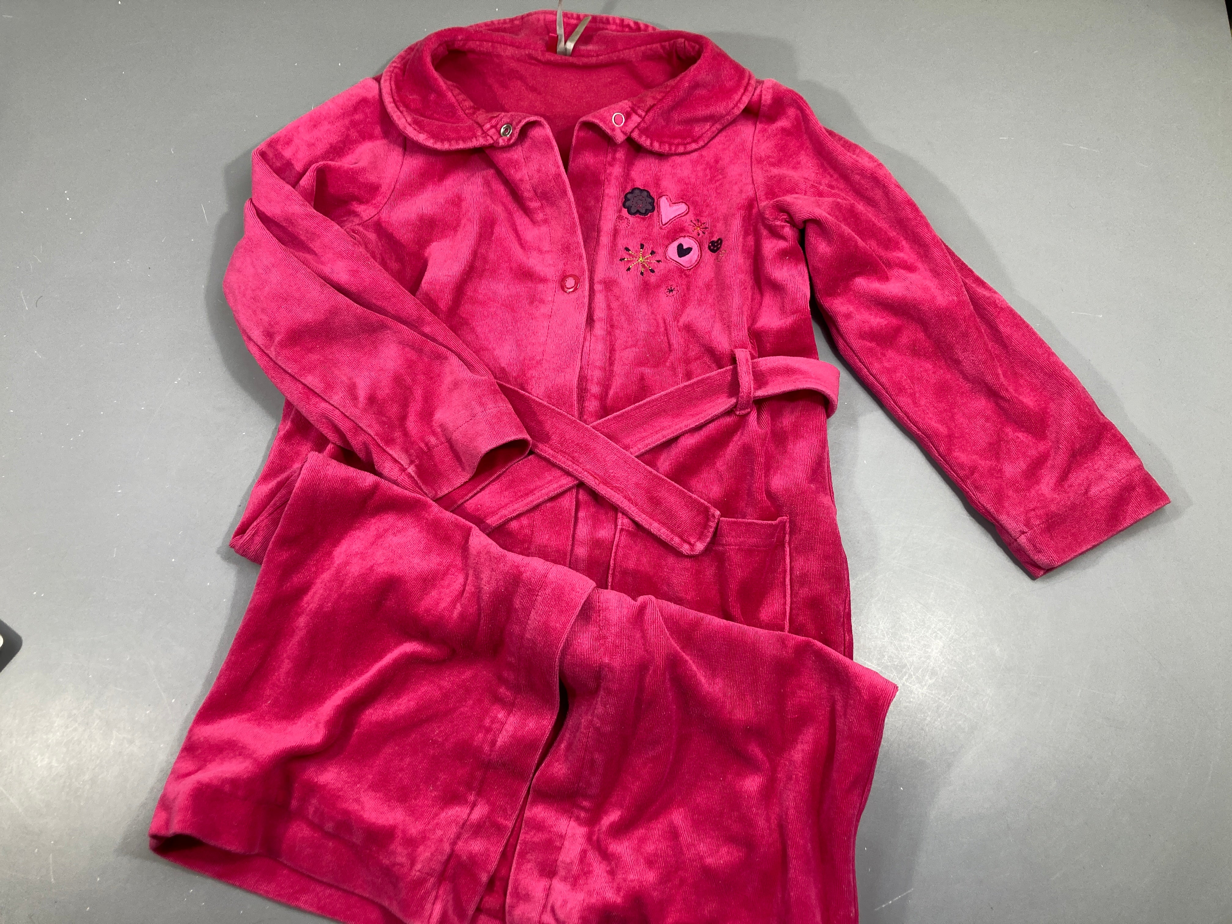 Peignoir éponge velours rose vif , broderies fleurs