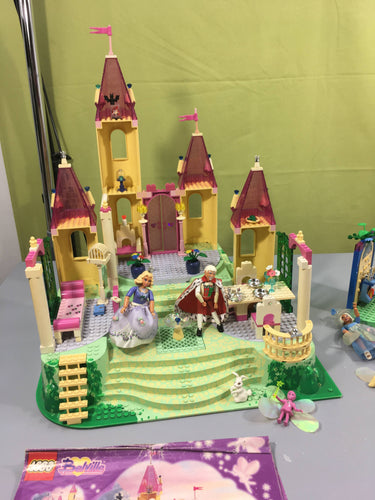 Lot de Lego Vintage Belville Le château + Le repaire de Crapotine la sorcière 5804 + Le palais de la reine des fées 5825 6-10a En l'état, poussiereux, moins cher chez Petit Kiwi