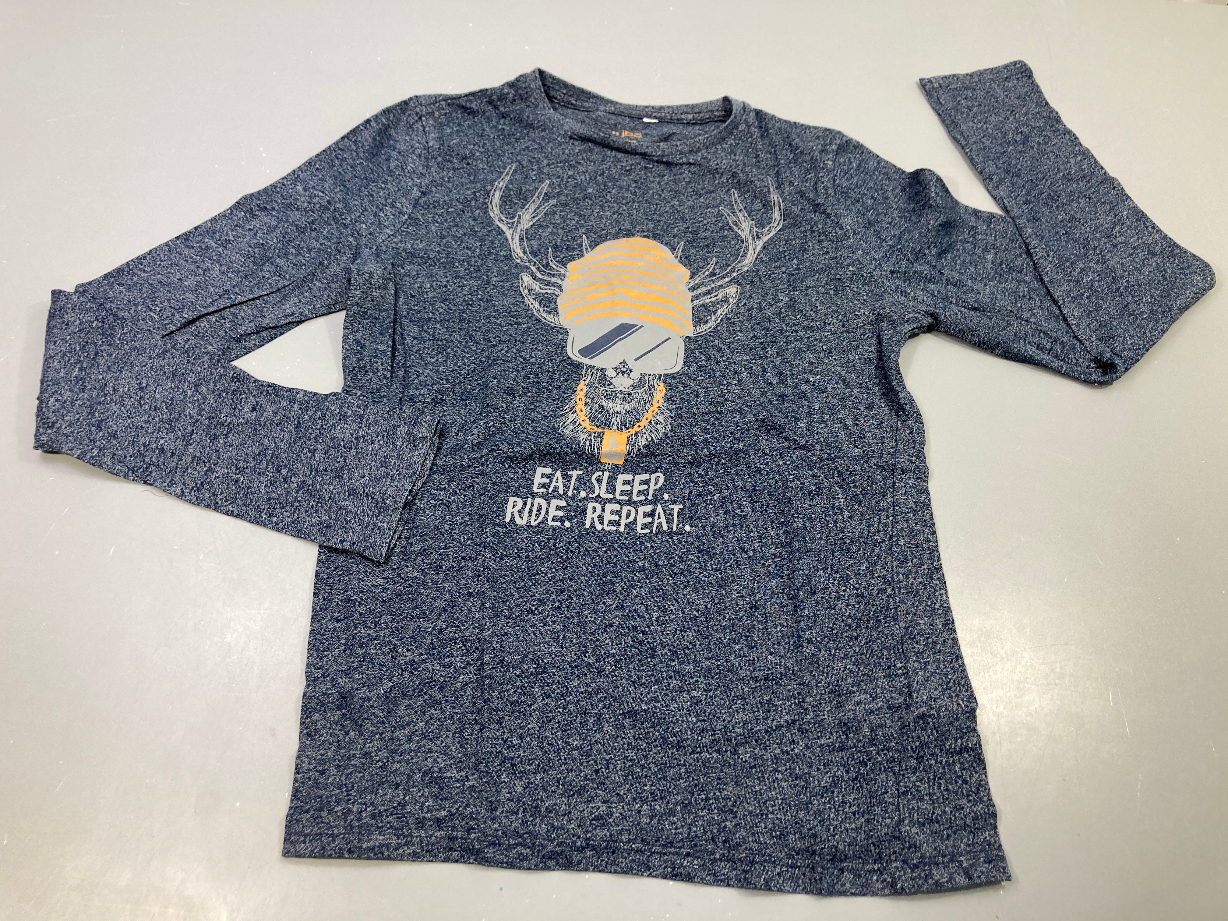 T-shirt m.l bleu chiné blanc tête de cerf avec bonnet et lunette de ski