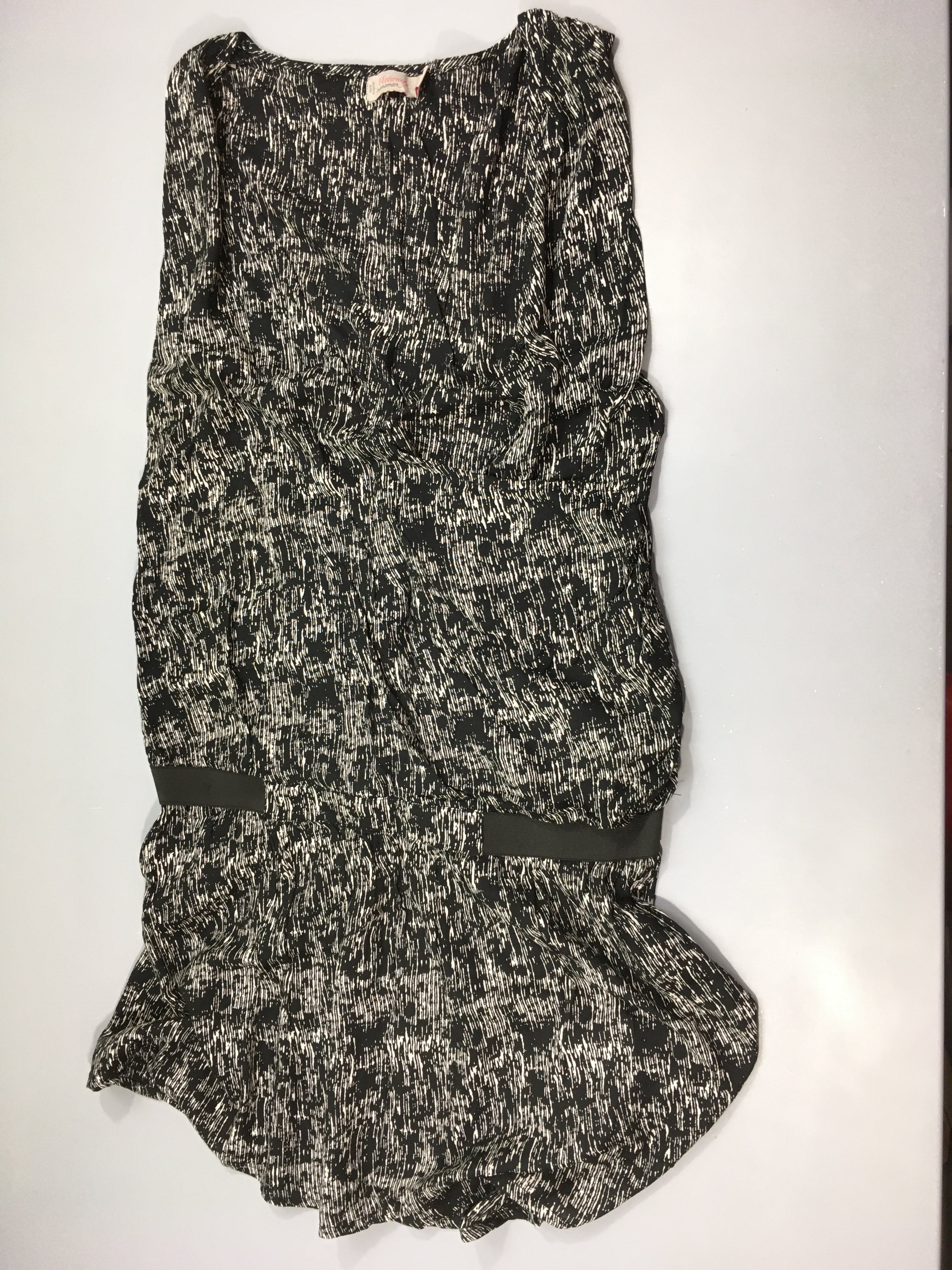 Robe s.m fluide noir traits blanc