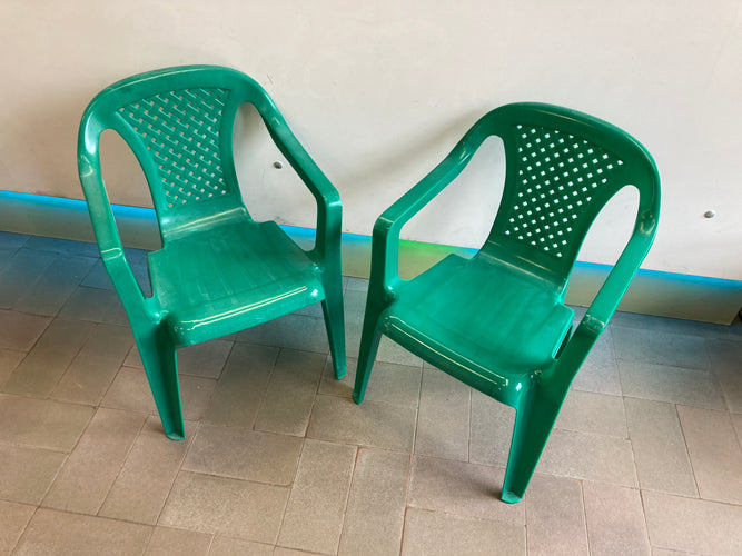 2 chaises de jardin enfant plastique vert, moins cher chez Petit Kiwi