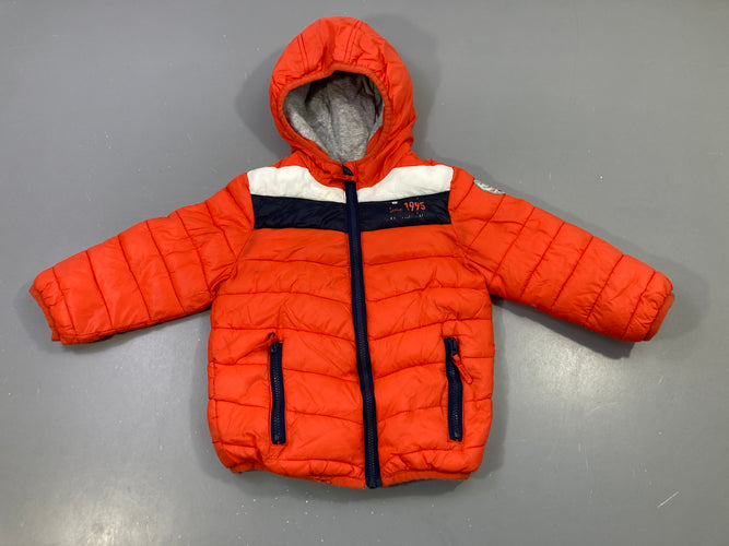 Doudoune orange, bandes bleu marine/blanc capuche, moins cher chez Petit Kiwi