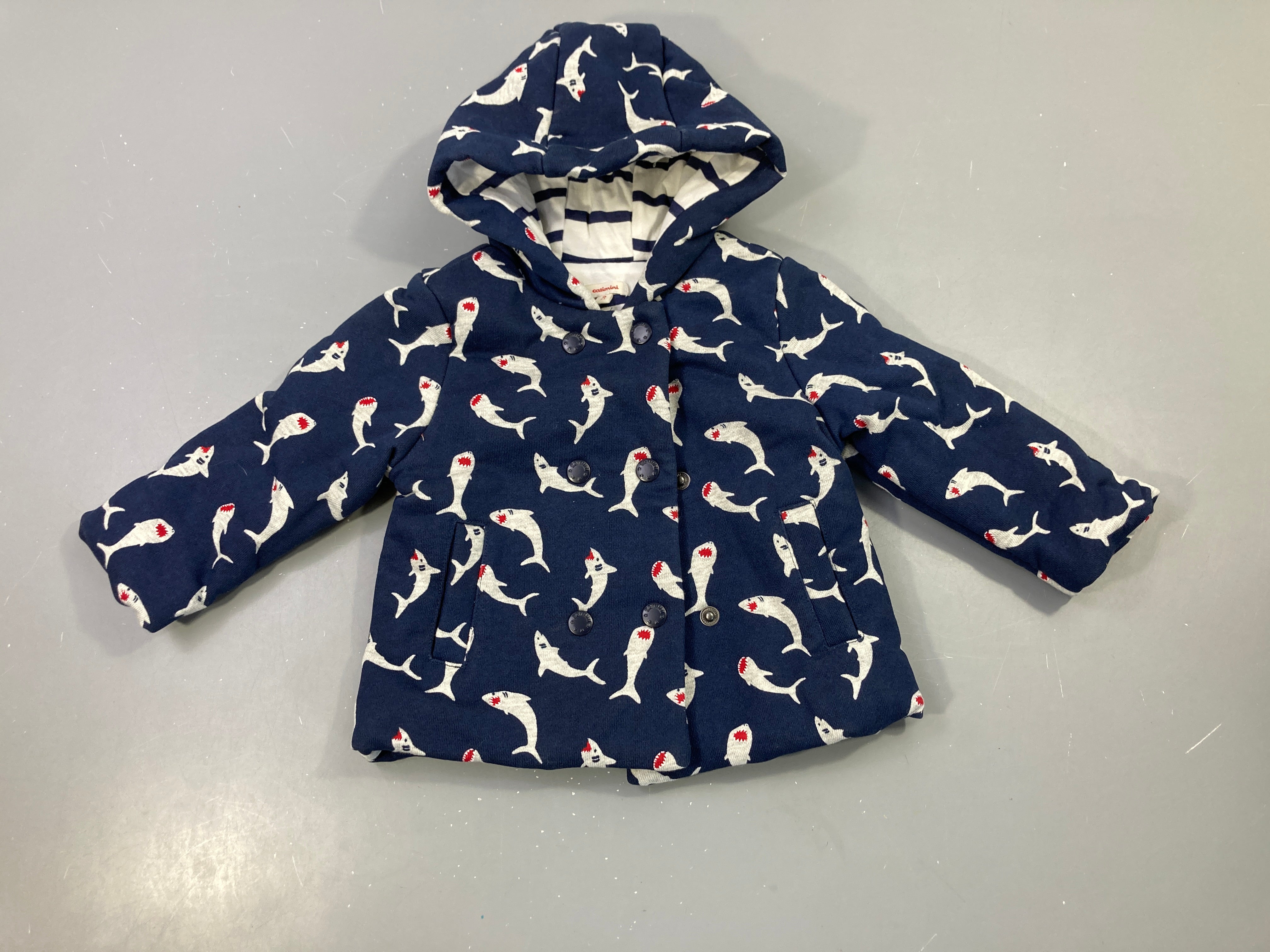 Etat neuf Veste bleu foncé  imprimé requins, doublure rayée