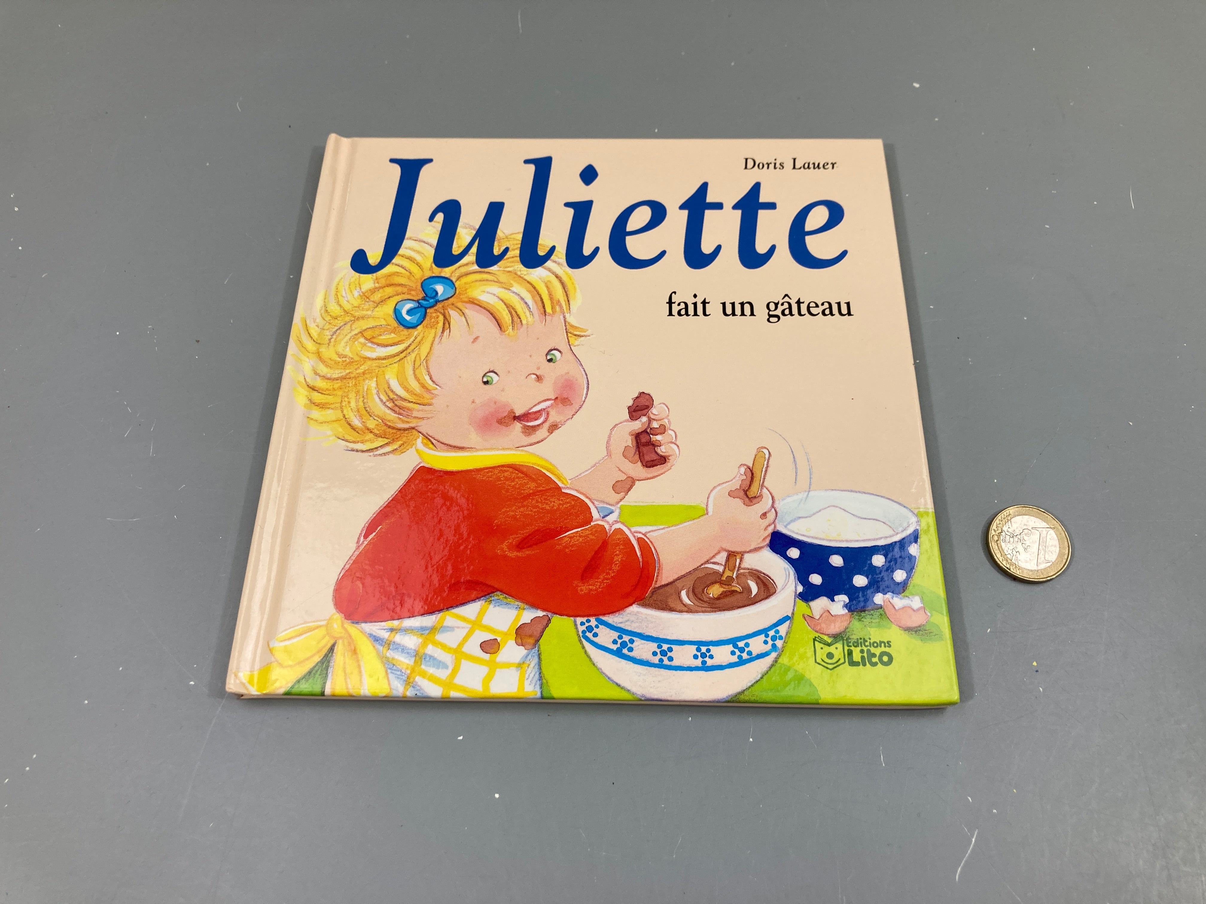 Juliette fait un gâteau