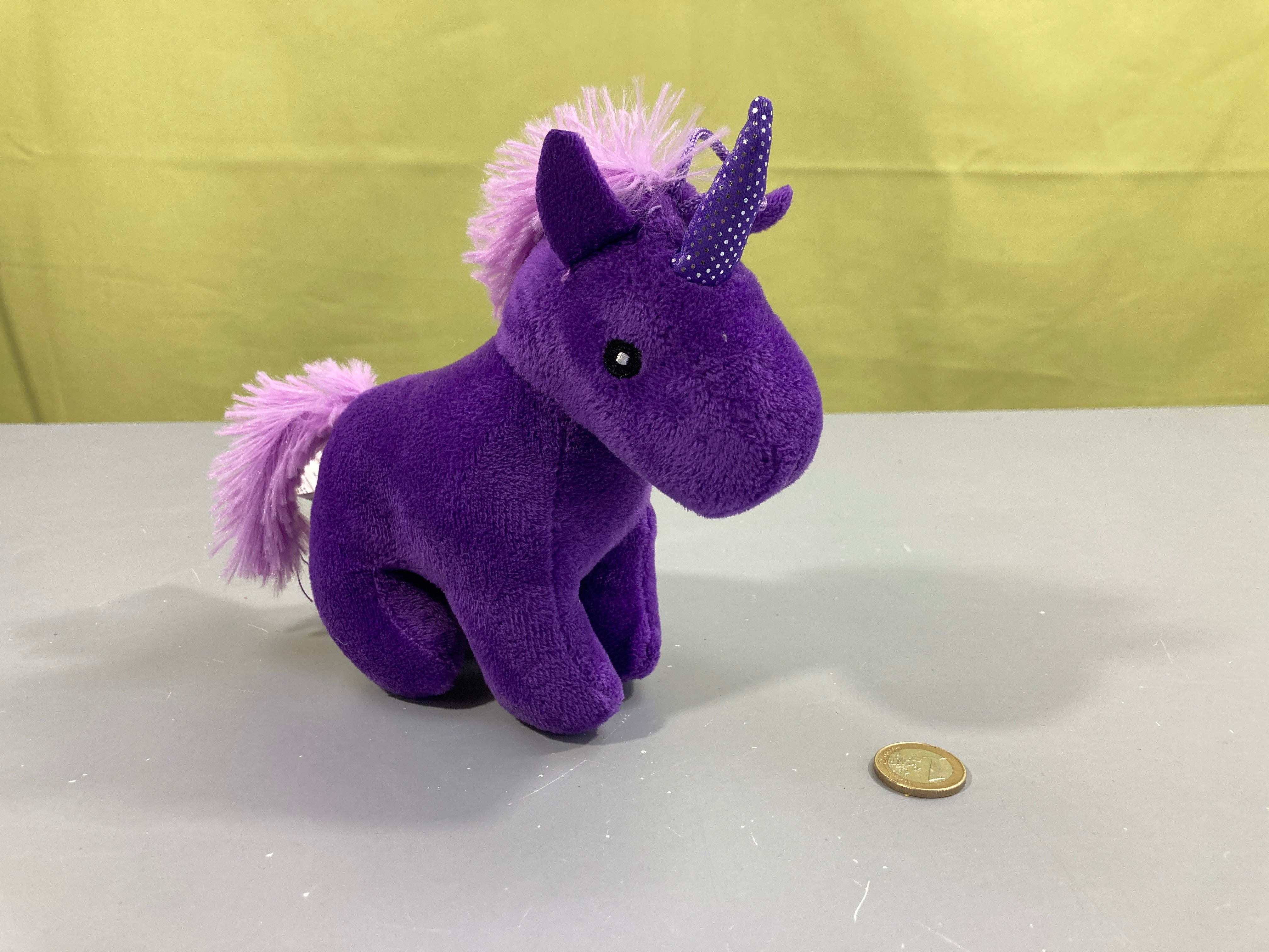 Petite peluche licorne mauve