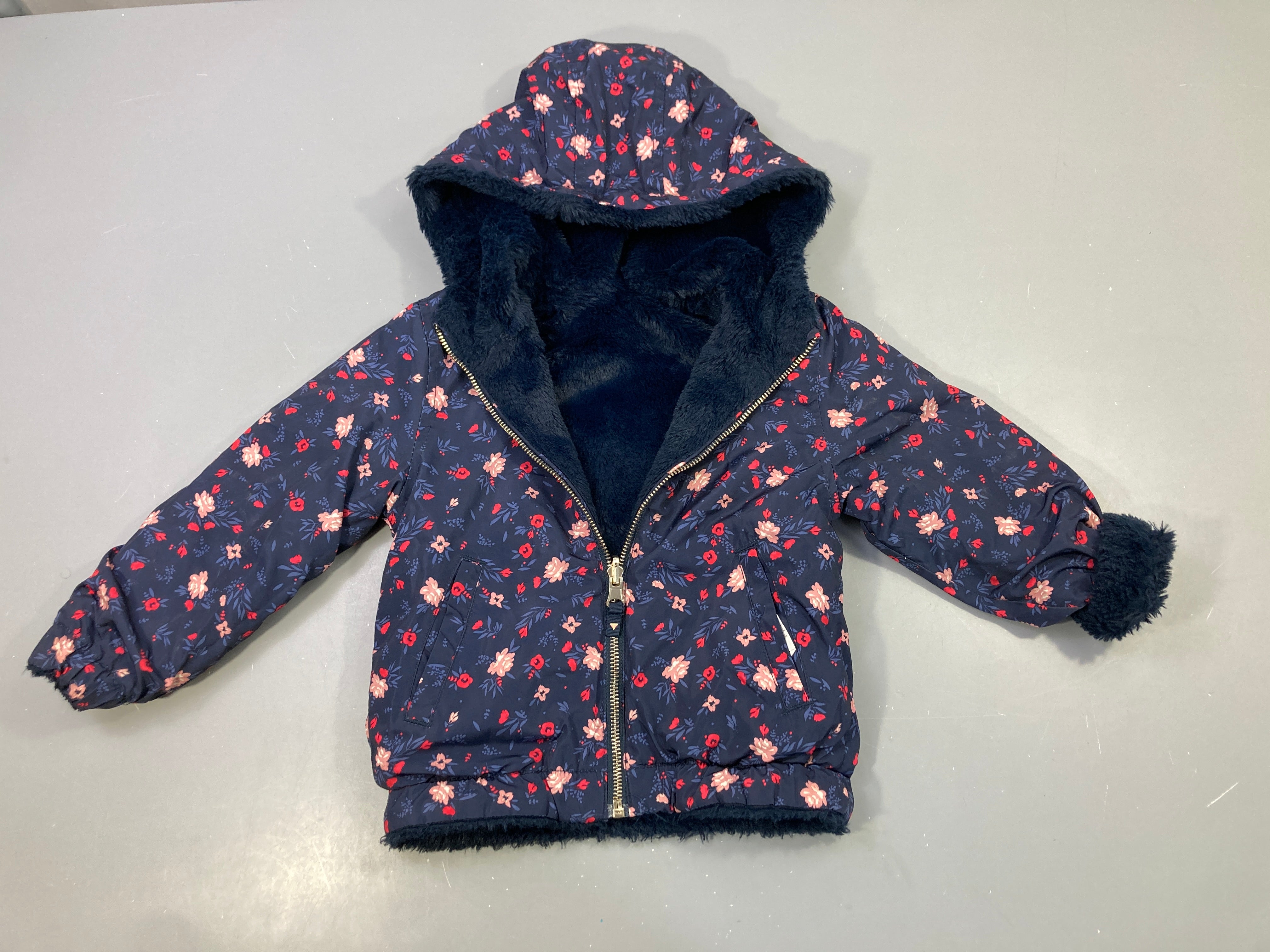 Veste réversible fleurie bleu marine/rose à capuche