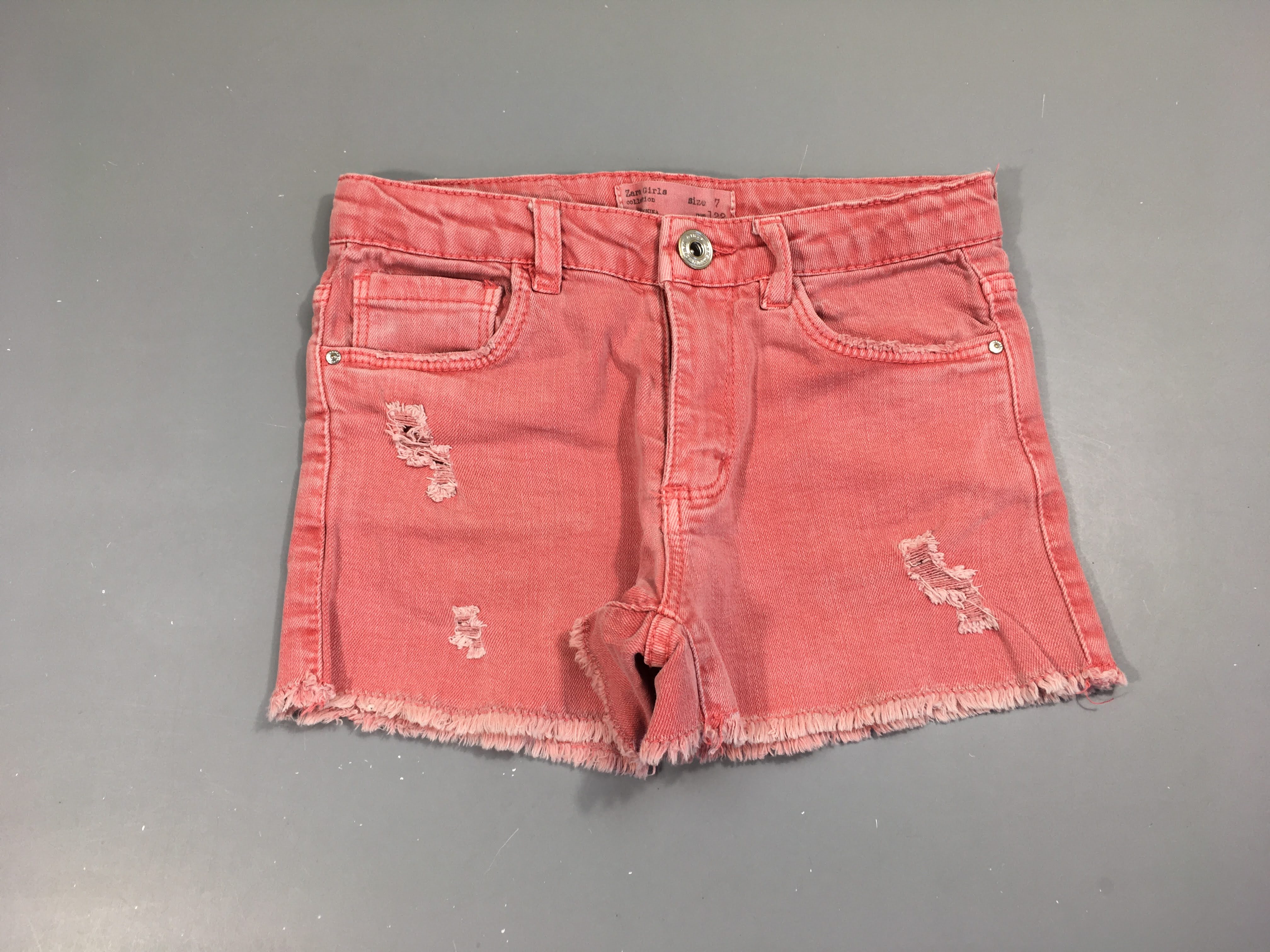 Short denim roge effet erraillé