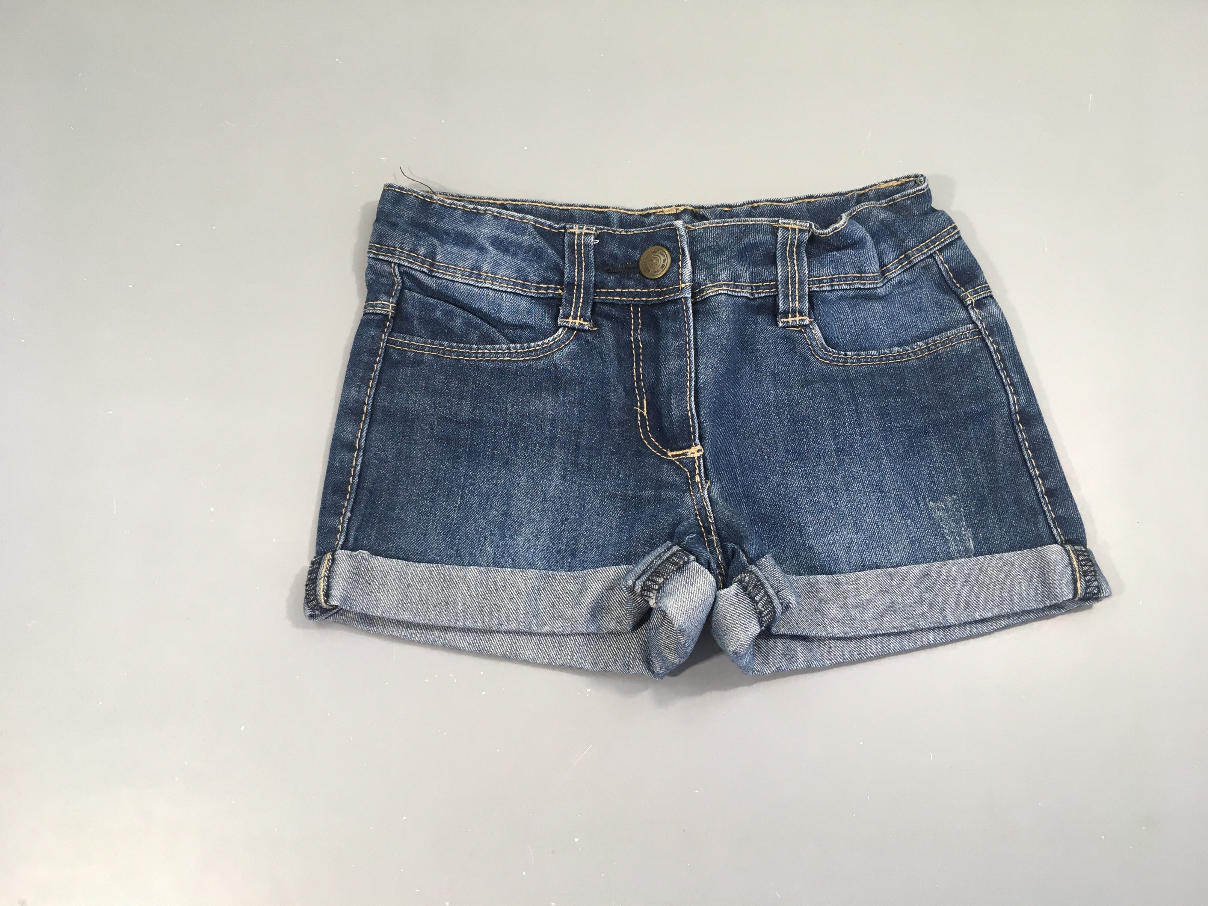 Short denim à revers