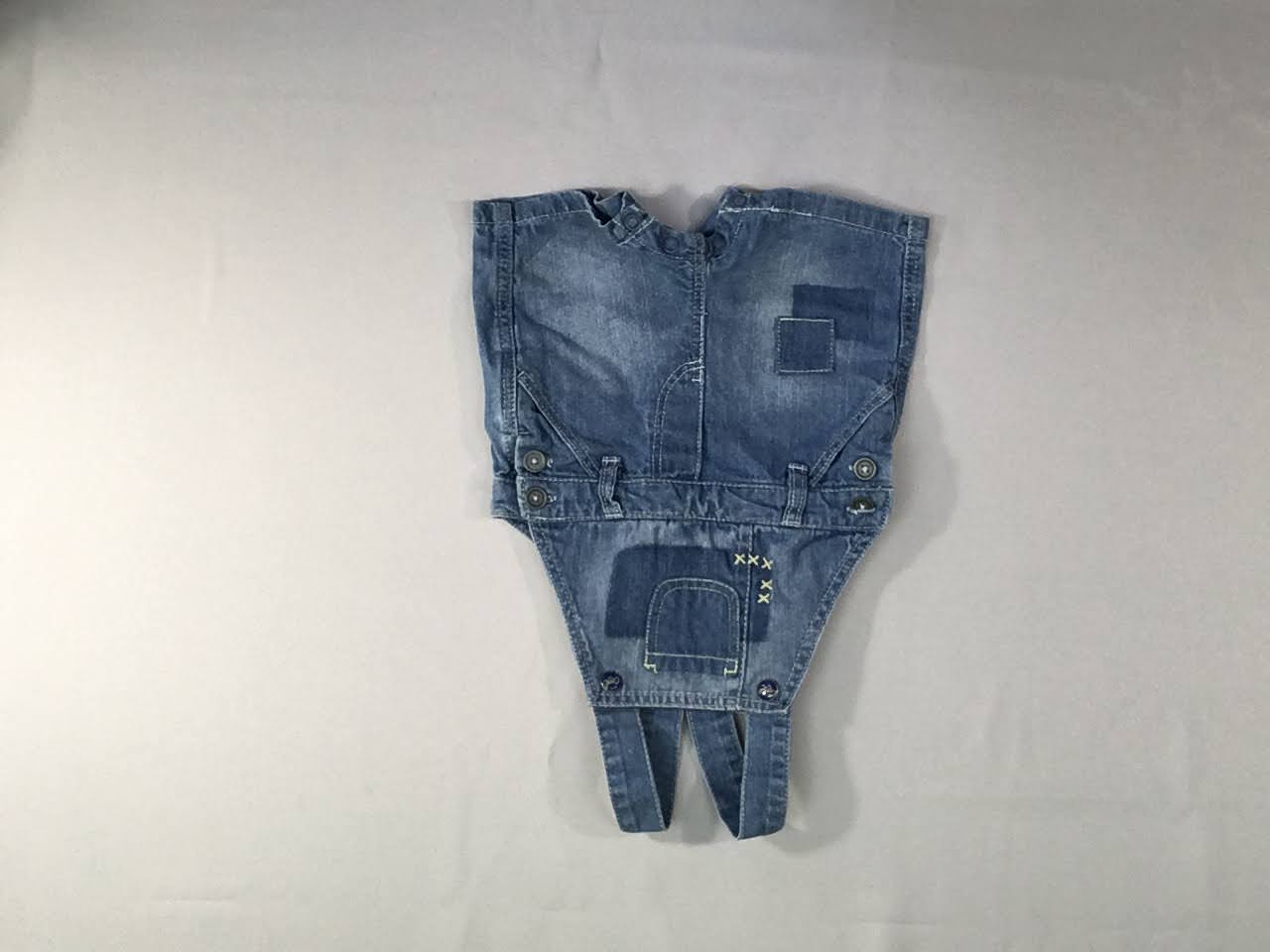 Salopette short en jean effet délavé