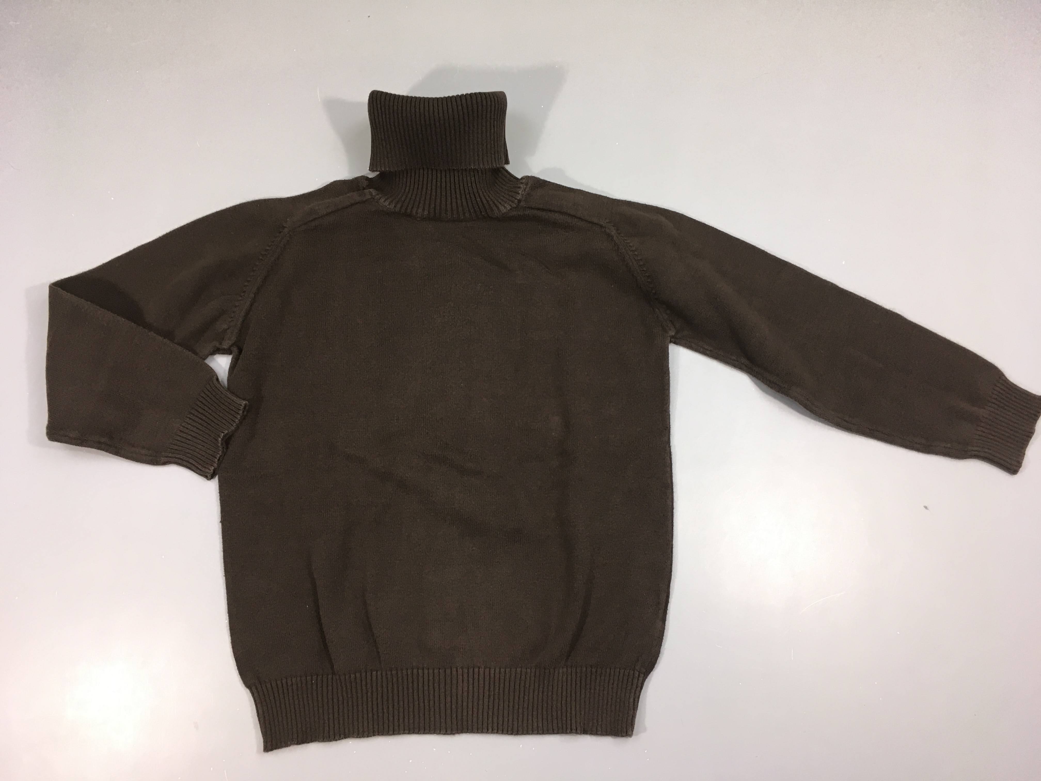 Pull brun foncé col roulé