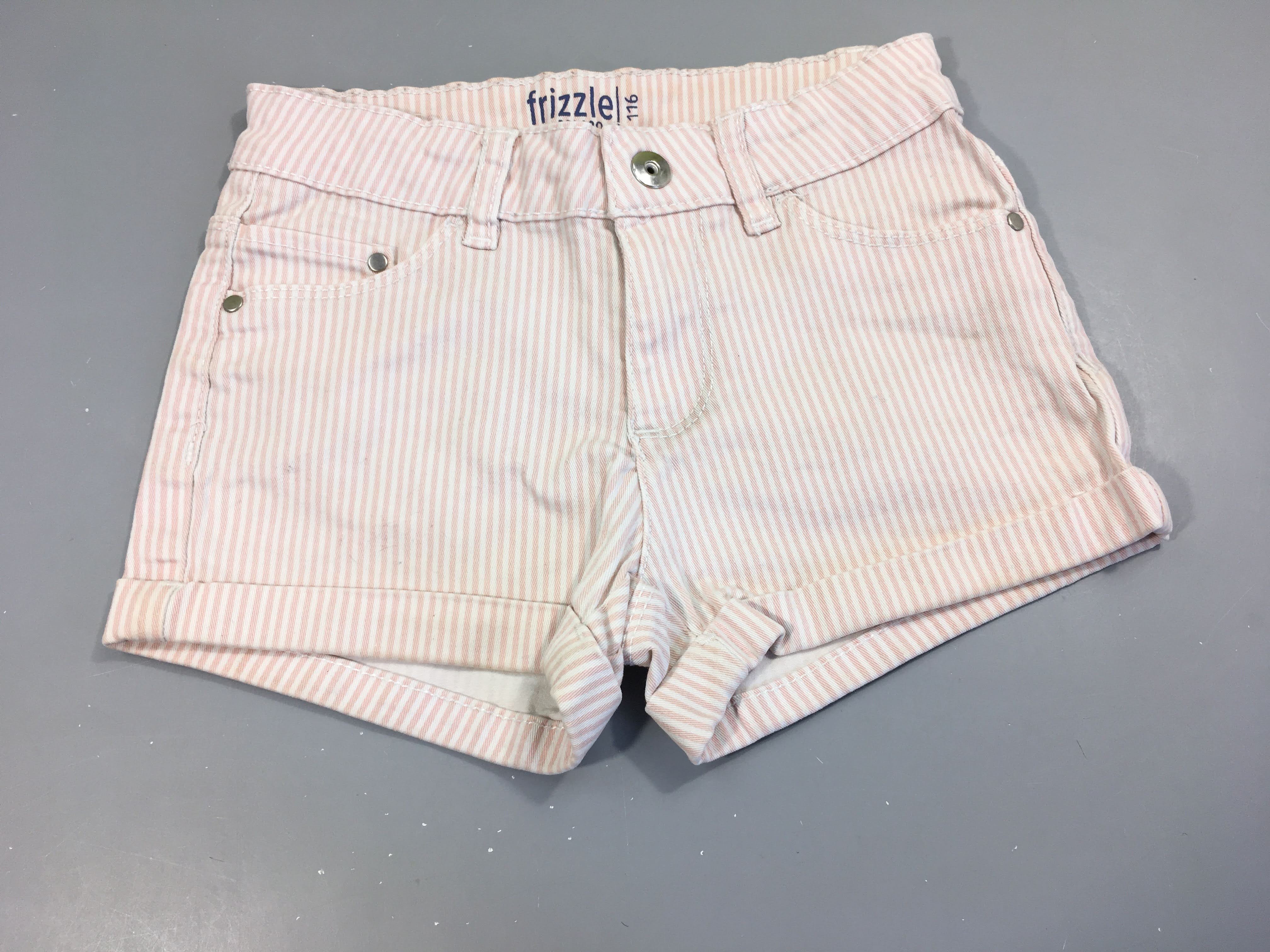 Short toile rayé blanc/rose à revers, légèrement taché